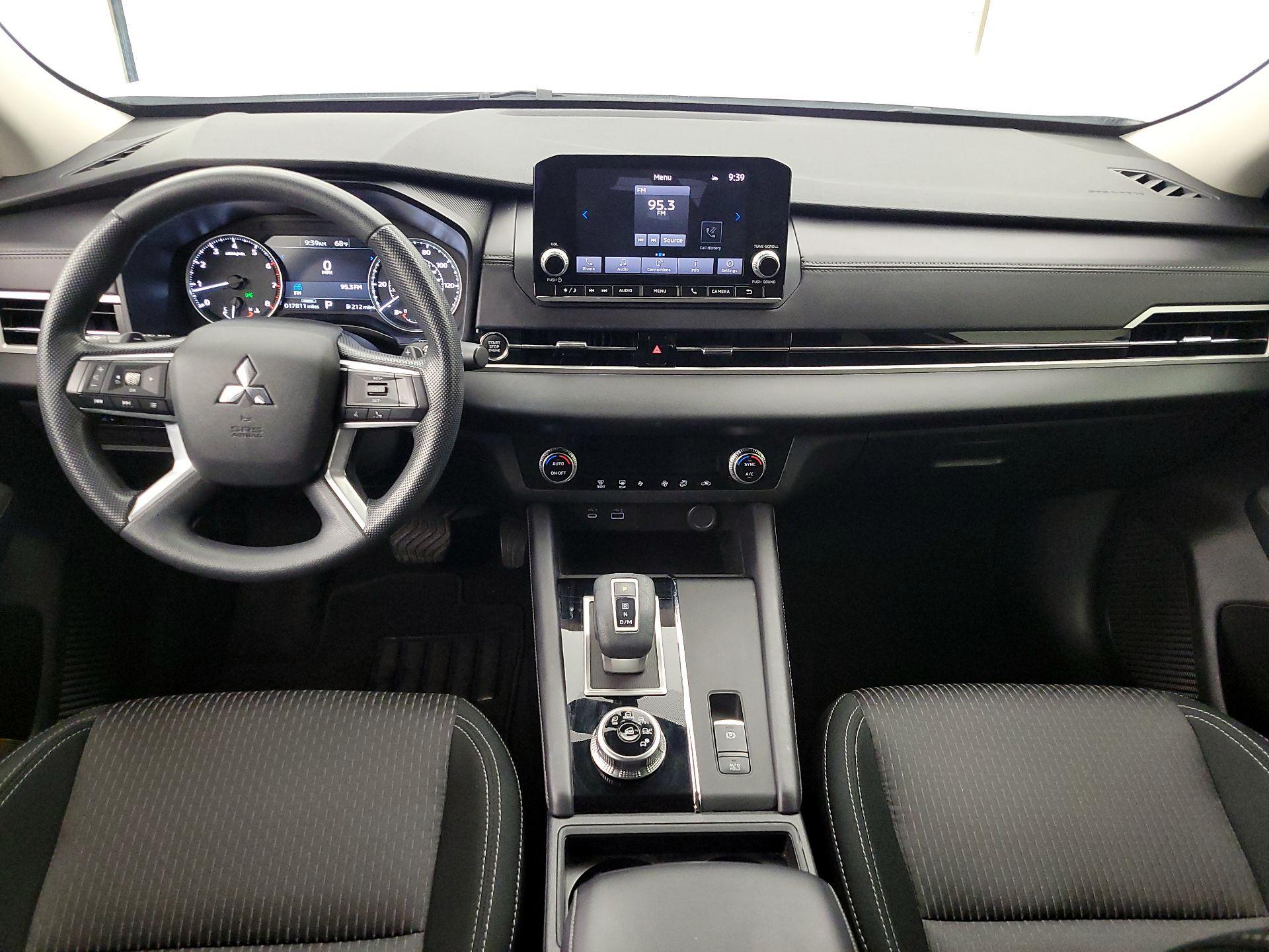 Thumbnail: 2024 Mitsubishi Outlander - 9