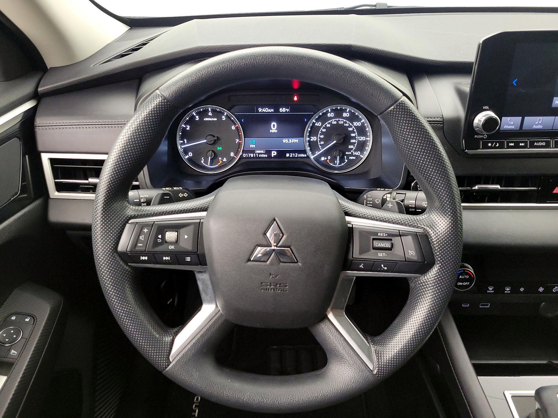 Thumbnail: 2024 Mitsubishi Outlander - 10