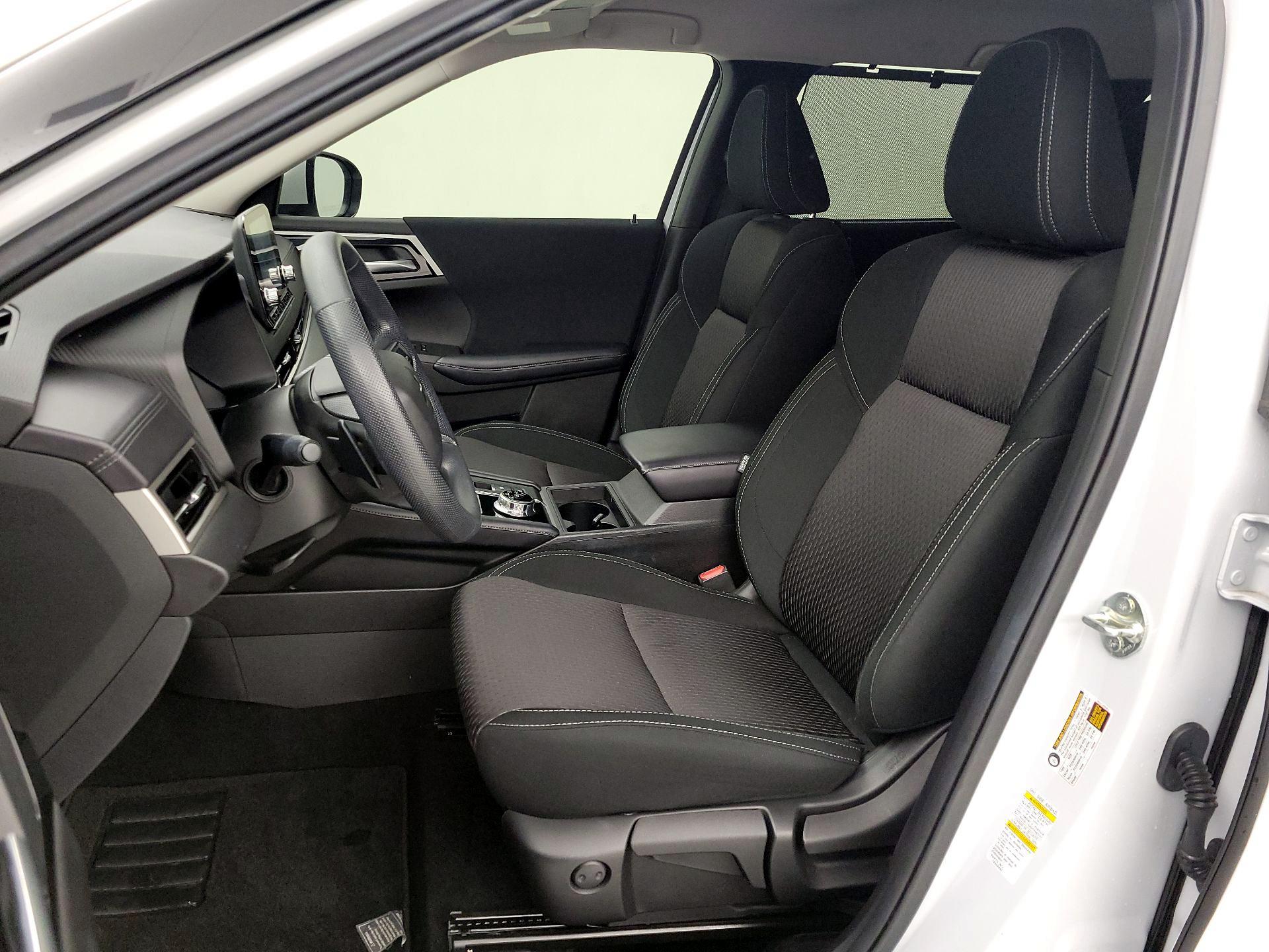 Thumbnail: 2024 Mitsubishi Outlander - 11
