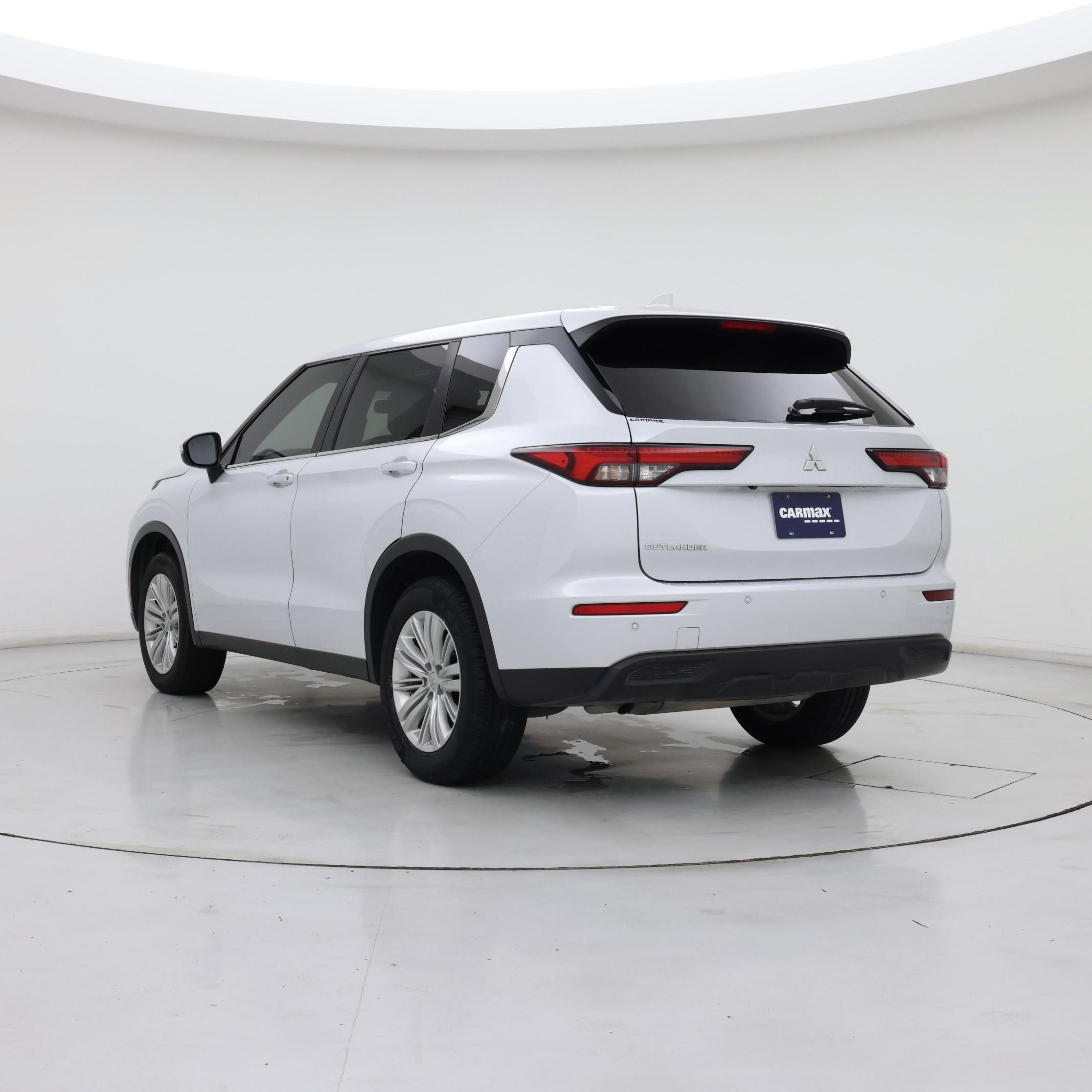 Thumbnail: 2024 Mitsubishi Outlander - 2