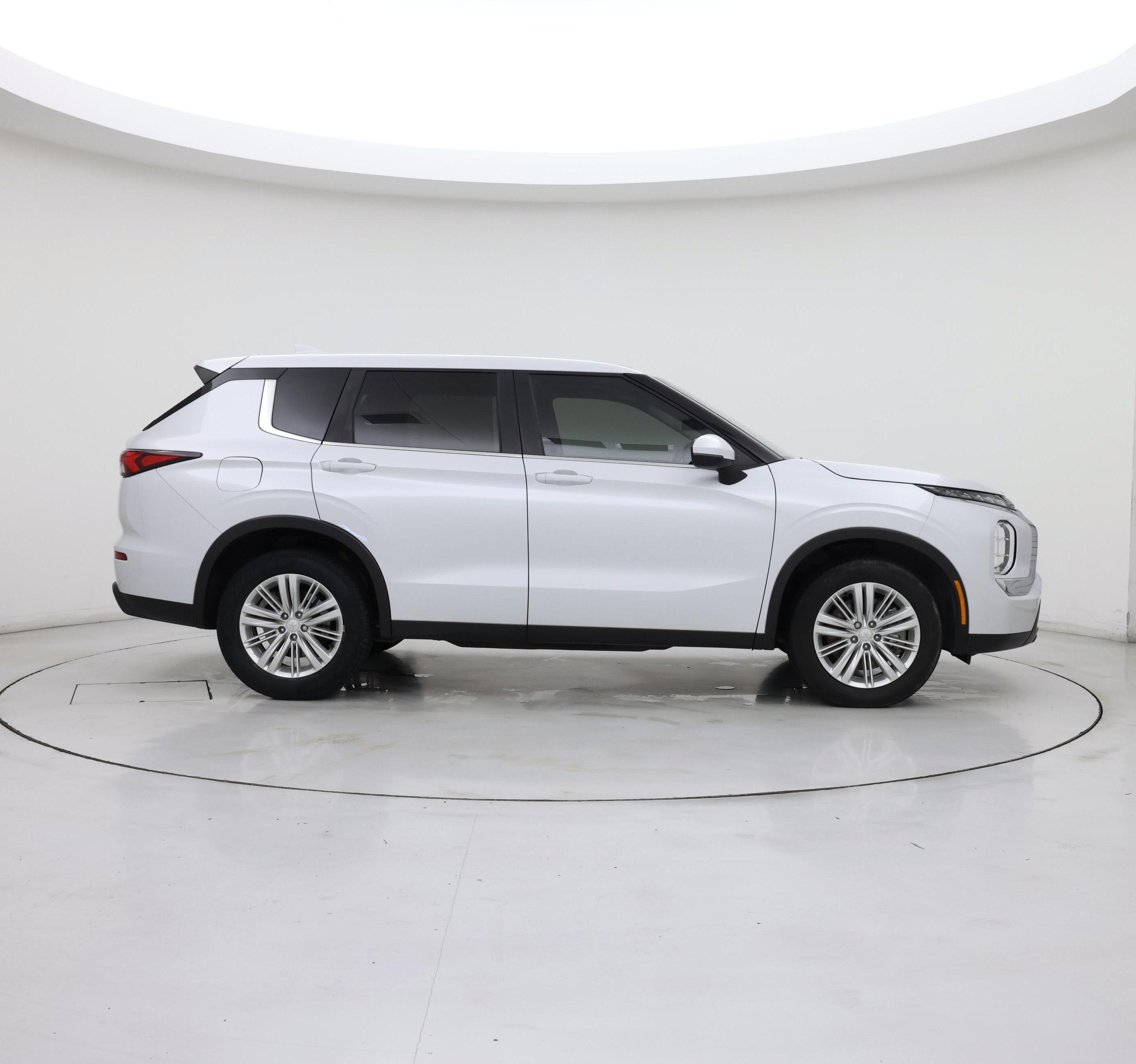 Thumbnail: 2024 Mitsubishi Outlander - 7