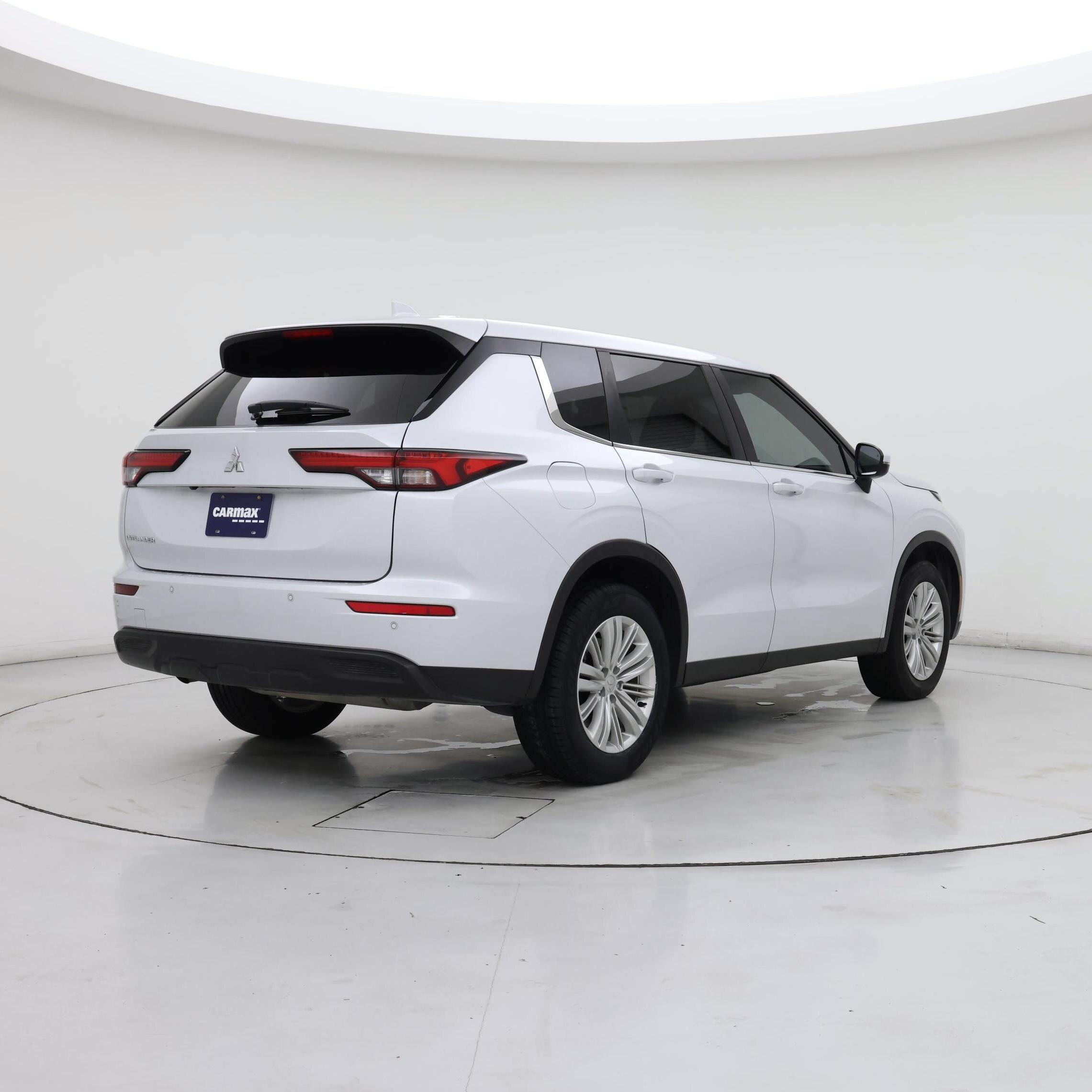 Thumbnail: 2024 Mitsubishi Outlander - 8