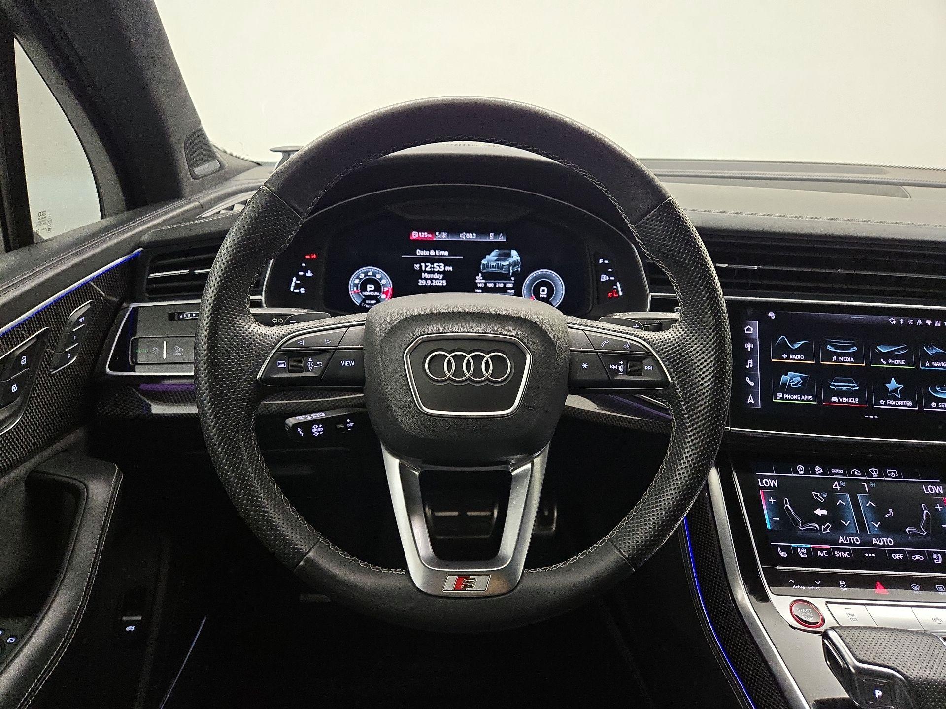 Thumbnail: 2021 Audi SQ7 - 10