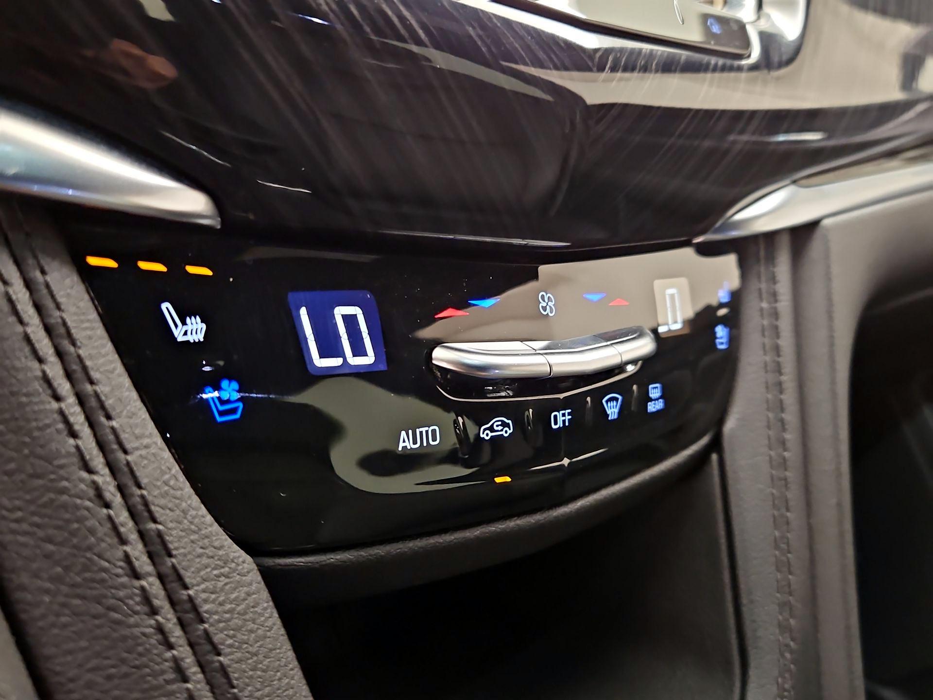 Thumbnail: 2024 Cadillac XT6 - 17