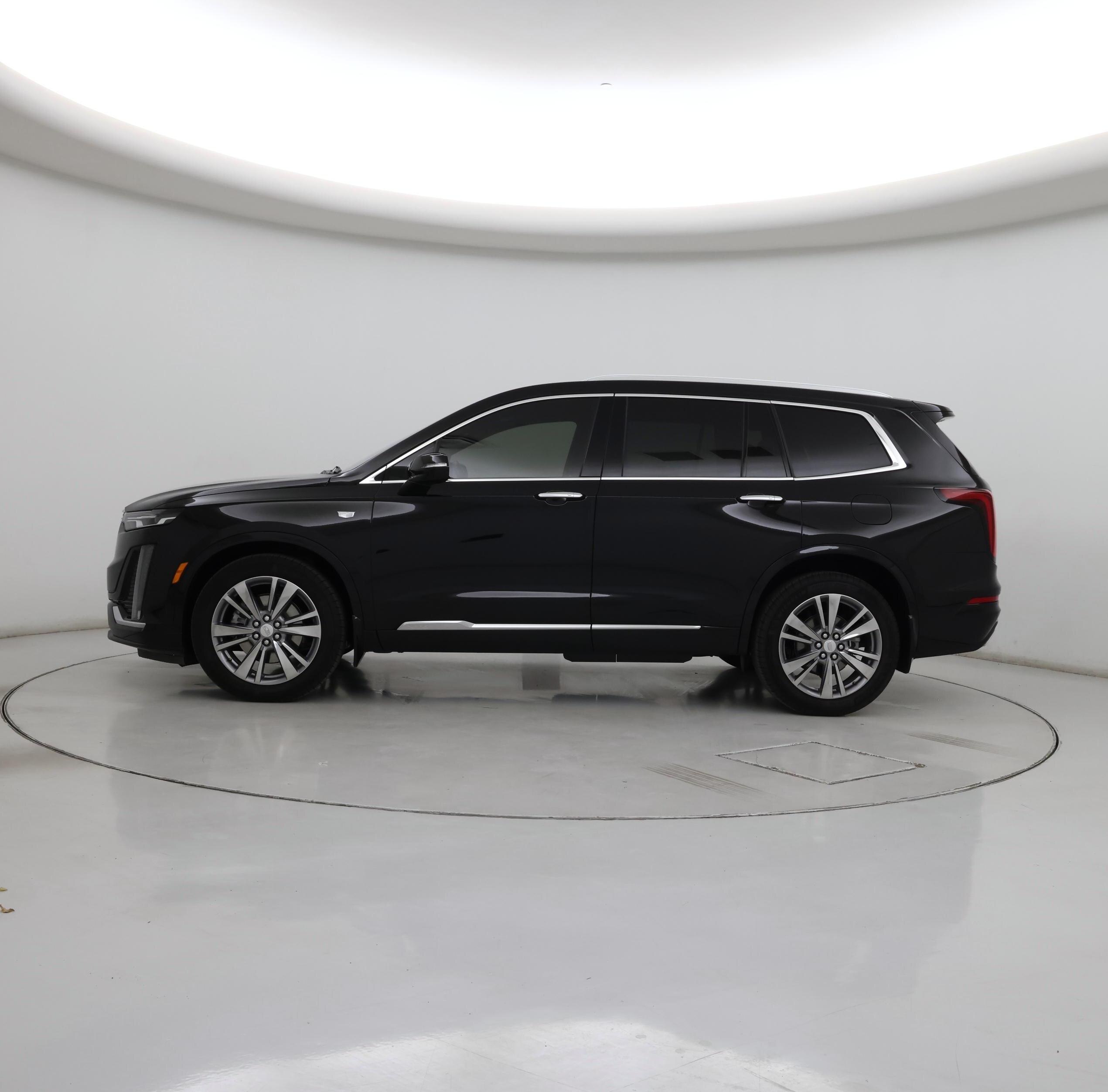 Thumbnail: 2024 Cadillac XT6 - 3