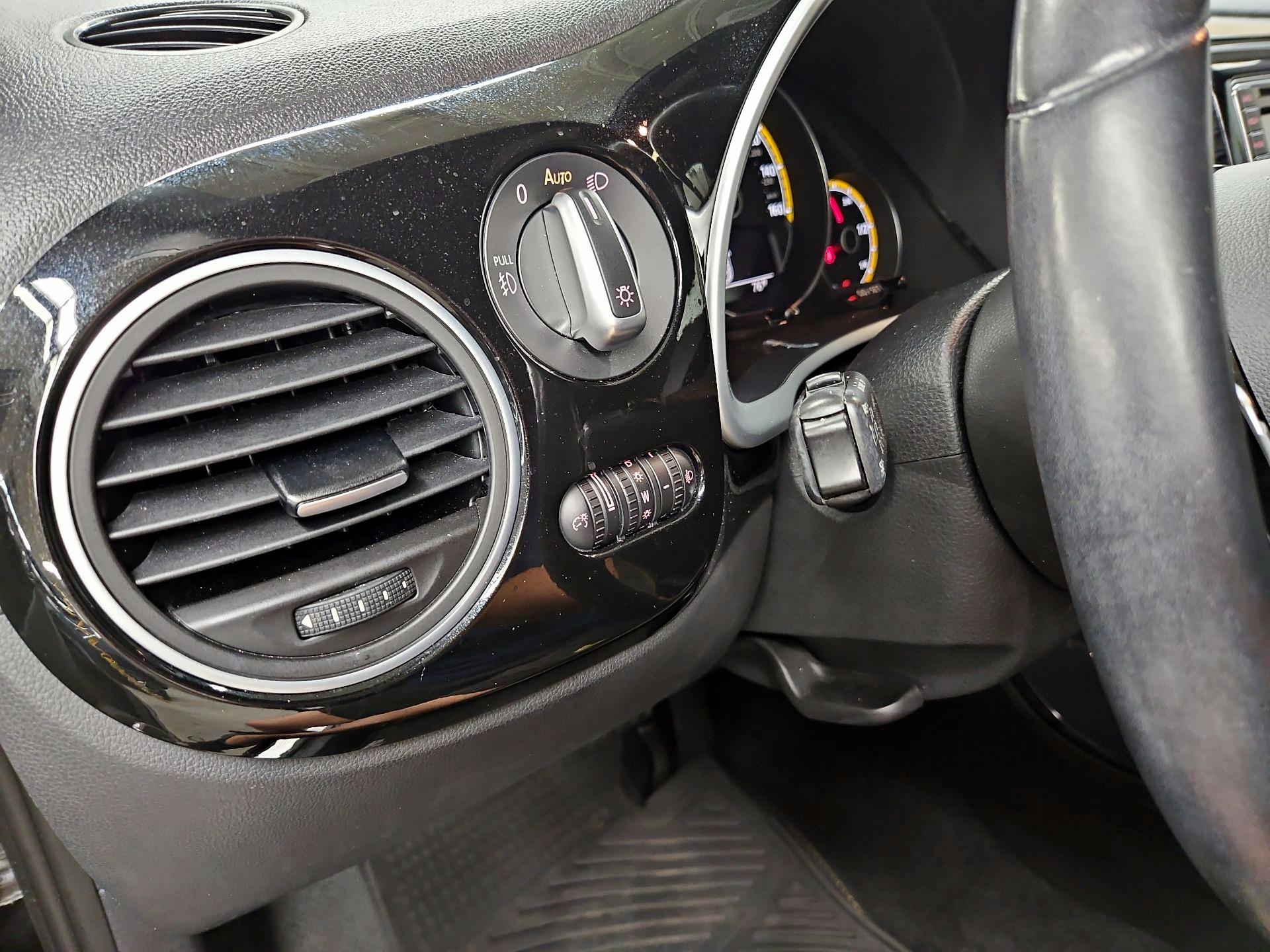 Thumbnail: 2017 Volkswagen Beetle - 13