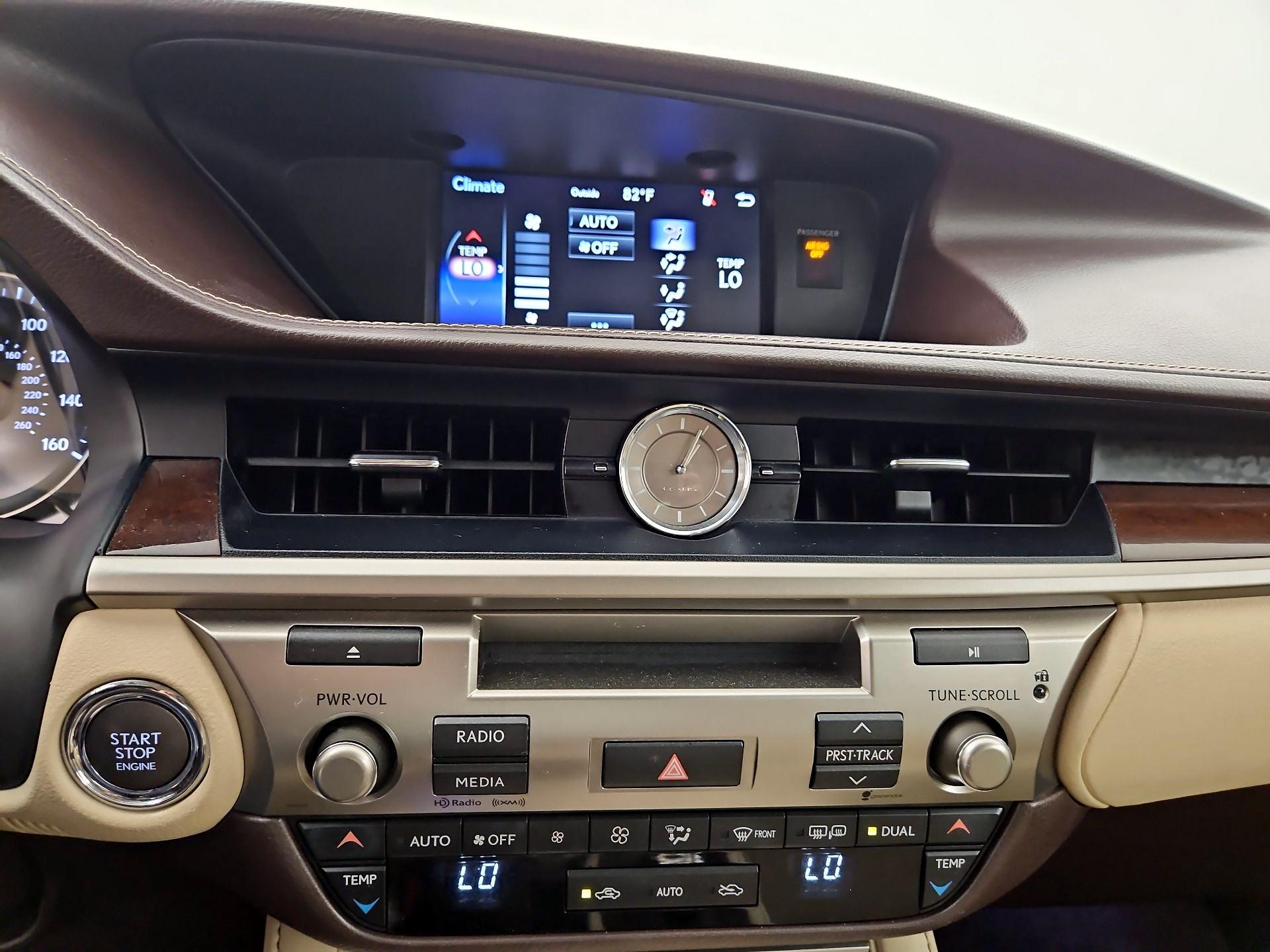 Thumbnail: 2016 Lexus ES - 16