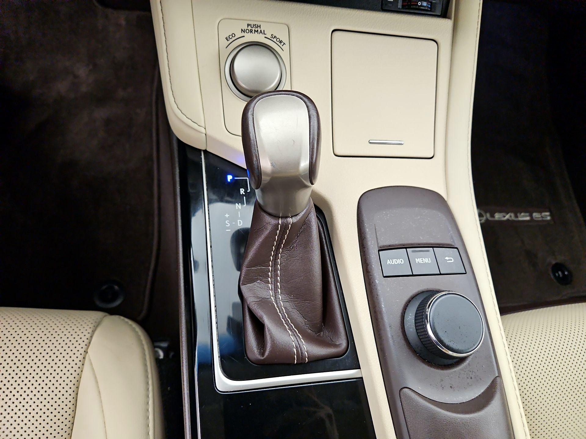 Thumbnail: 2016 Lexus ES - 17