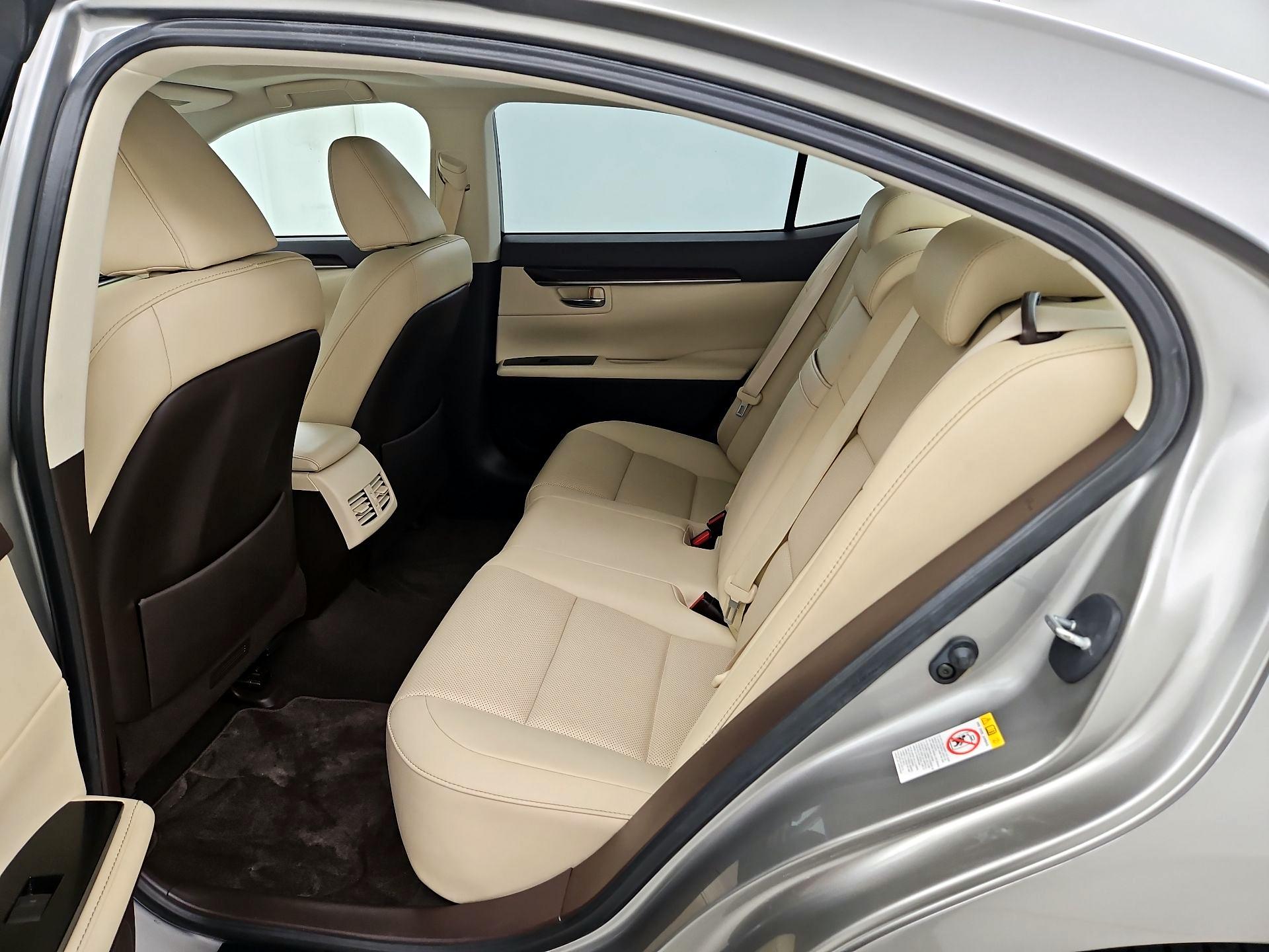 Thumbnail: 2016 Lexus ES - 20