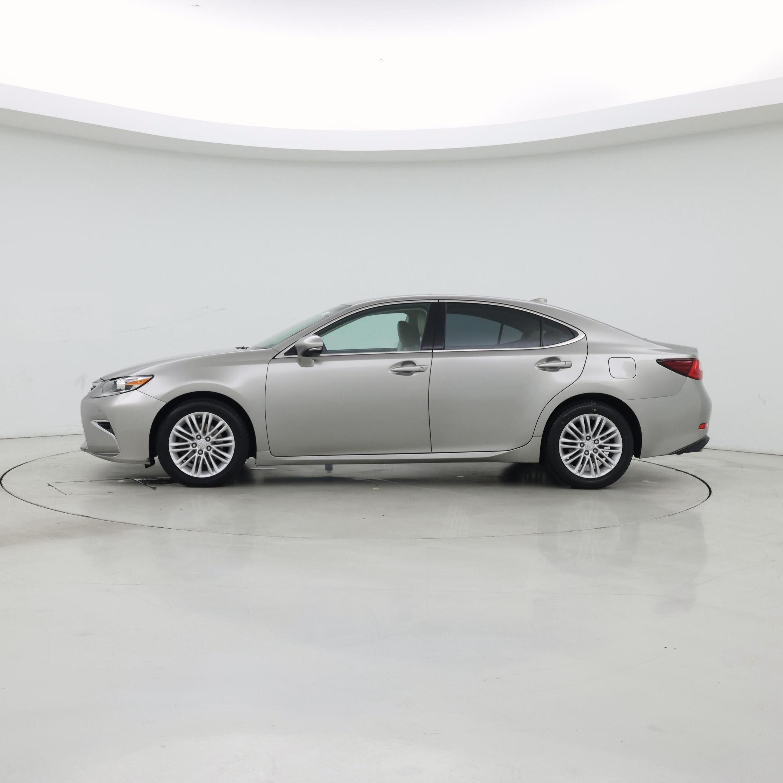 Thumbnail: 2016 Lexus ES - 3