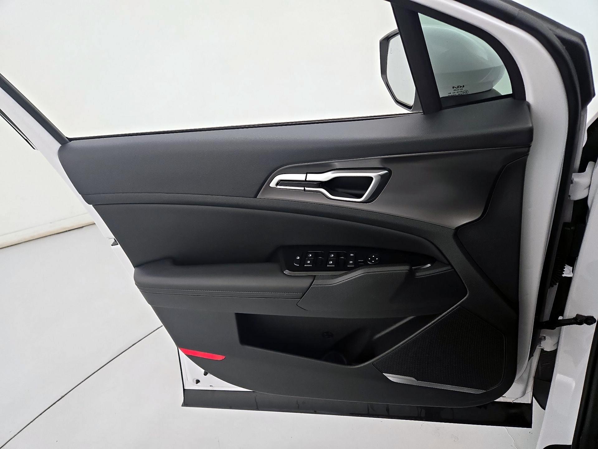 Thumbnail: 2023 Kia Sportage - 12