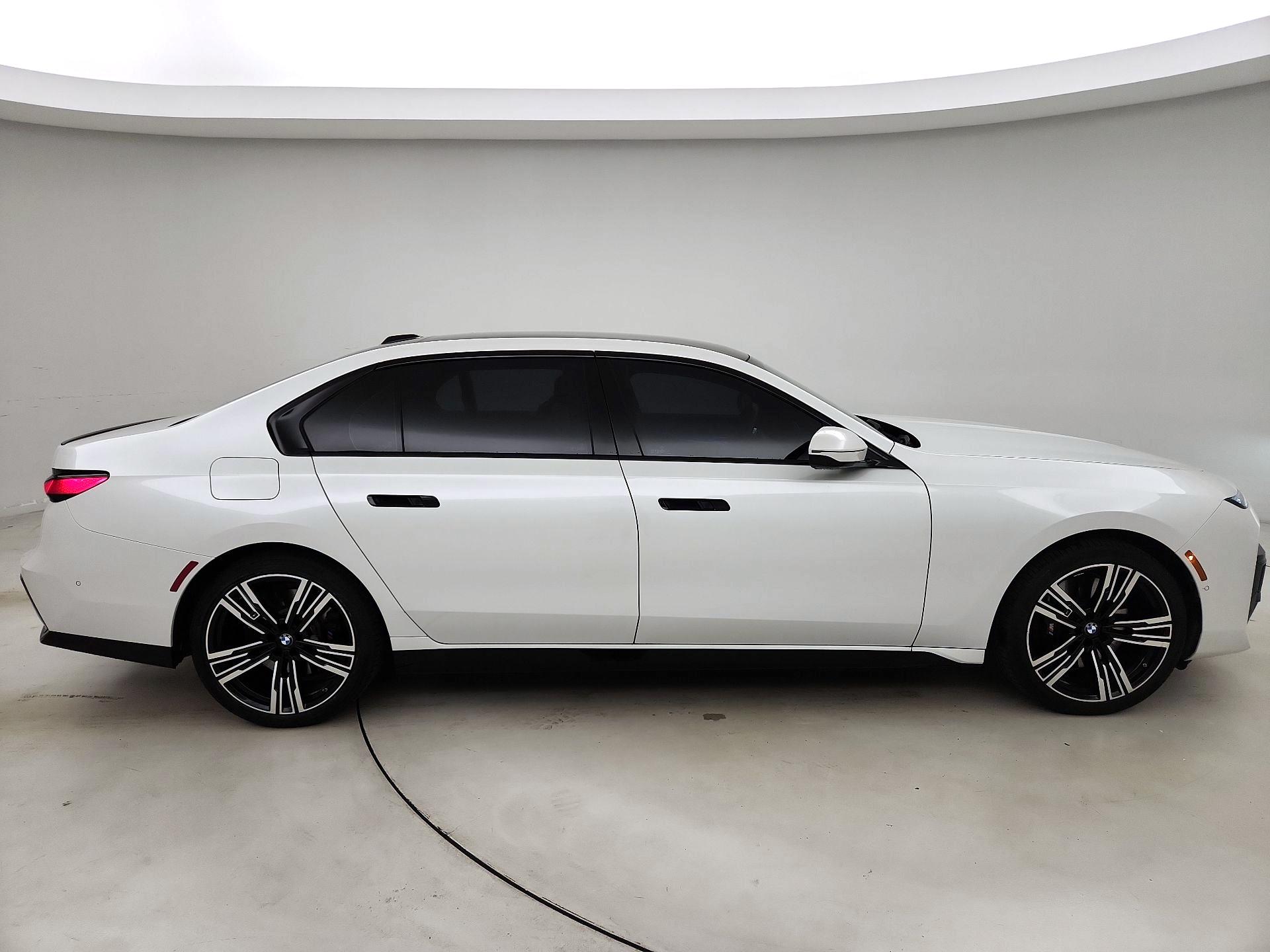 Thumbnail: 2024 BMW 7 Series - 4