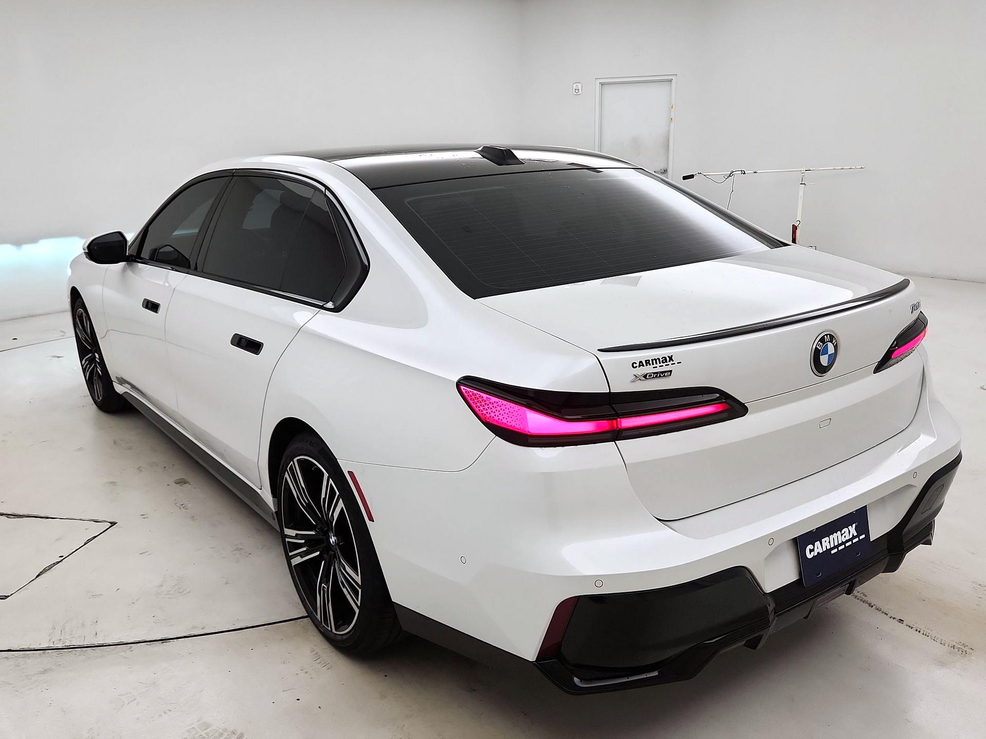 Thumbnail: 2024 BMW 7 Series - 7