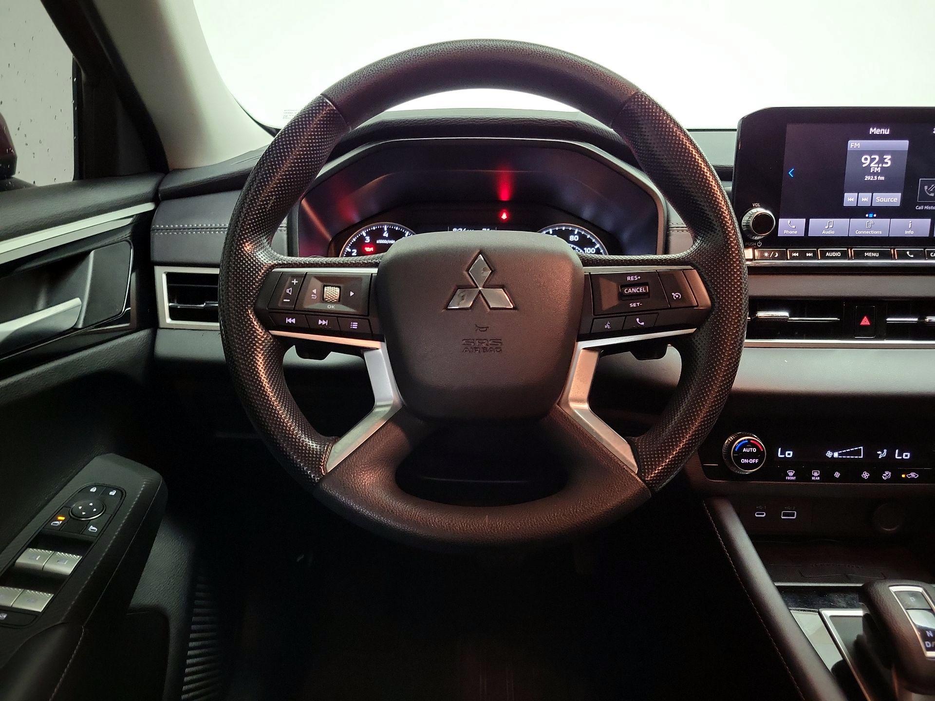 Thumbnail: 2024 Mitsubishi Outlander - 10