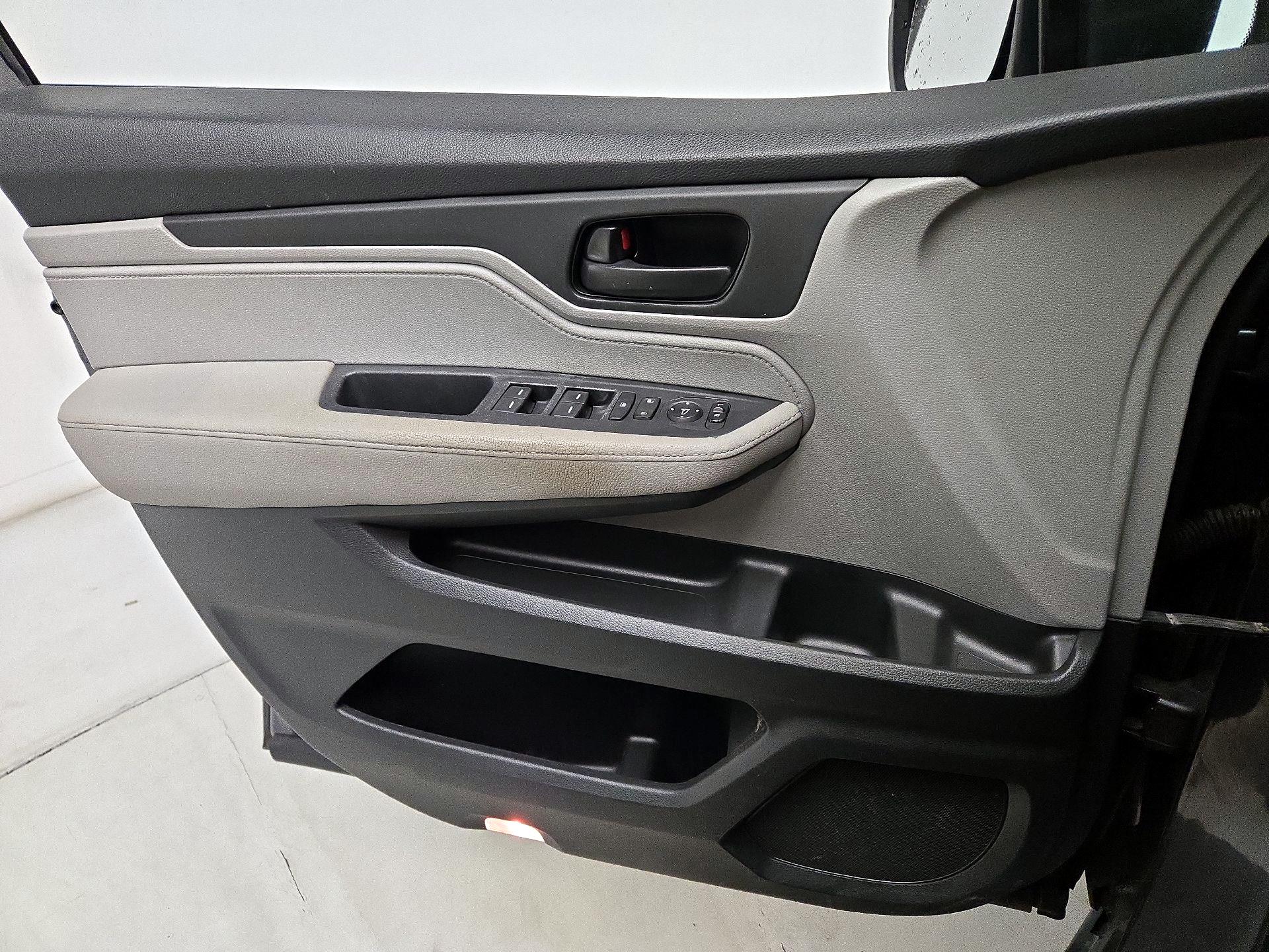 Thumbnail: 2019 Honda Odyssey - 12