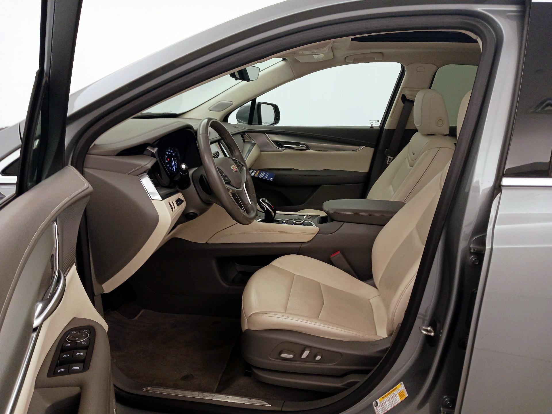 Thumbnail: 2023 Cadillac XT5 - 11