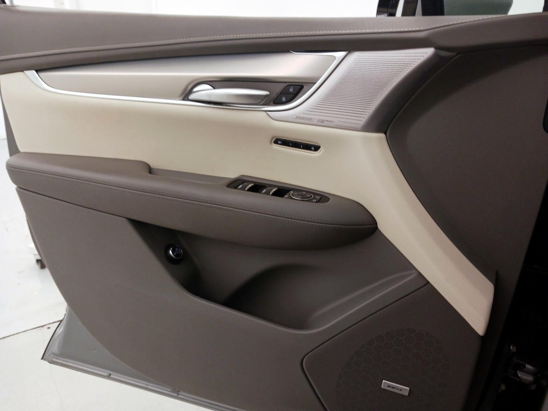 Thumbnail: 2023 Cadillac XT5 - 12