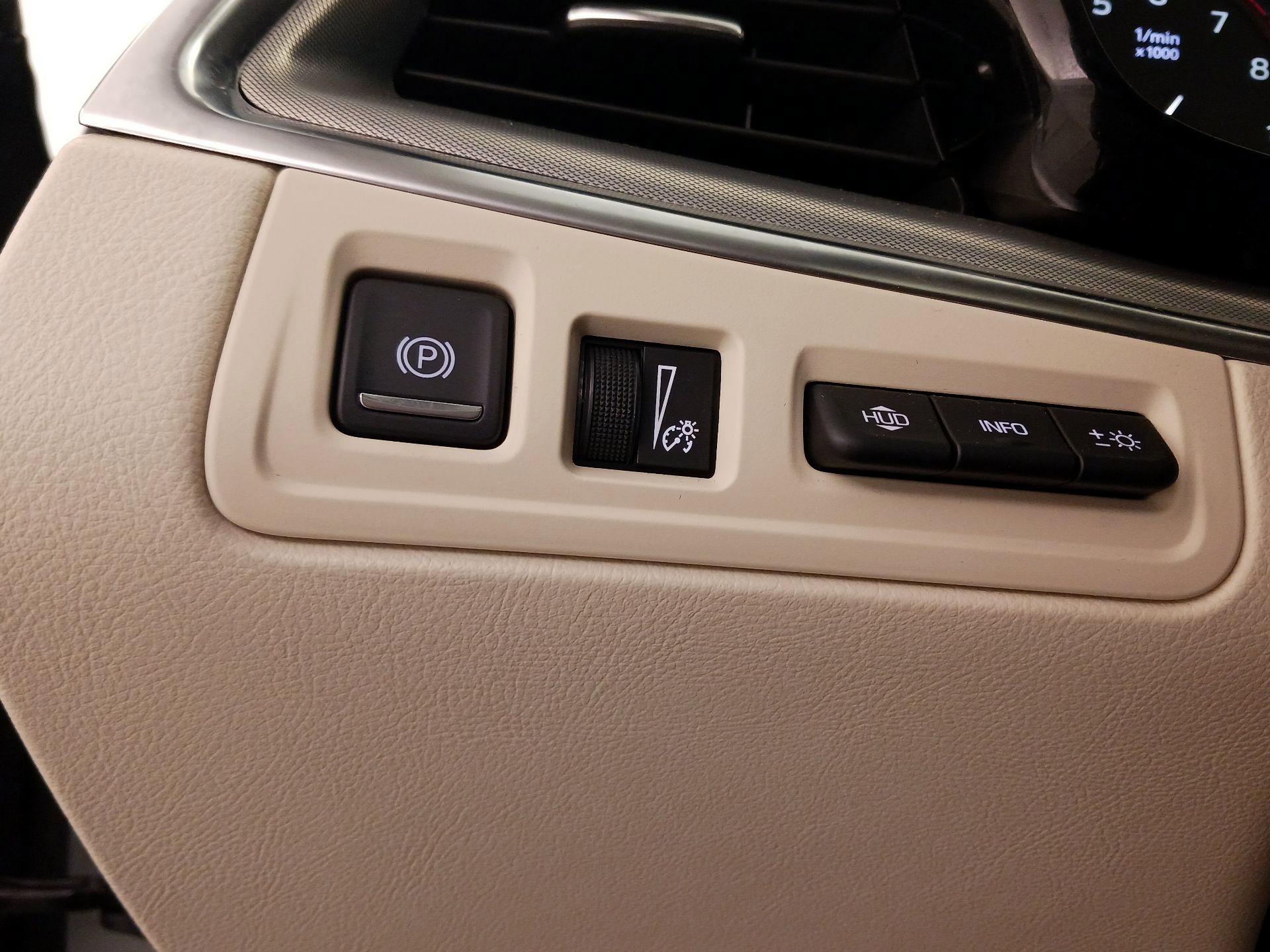 Thumbnail: 2023 Cadillac XT5 - 13