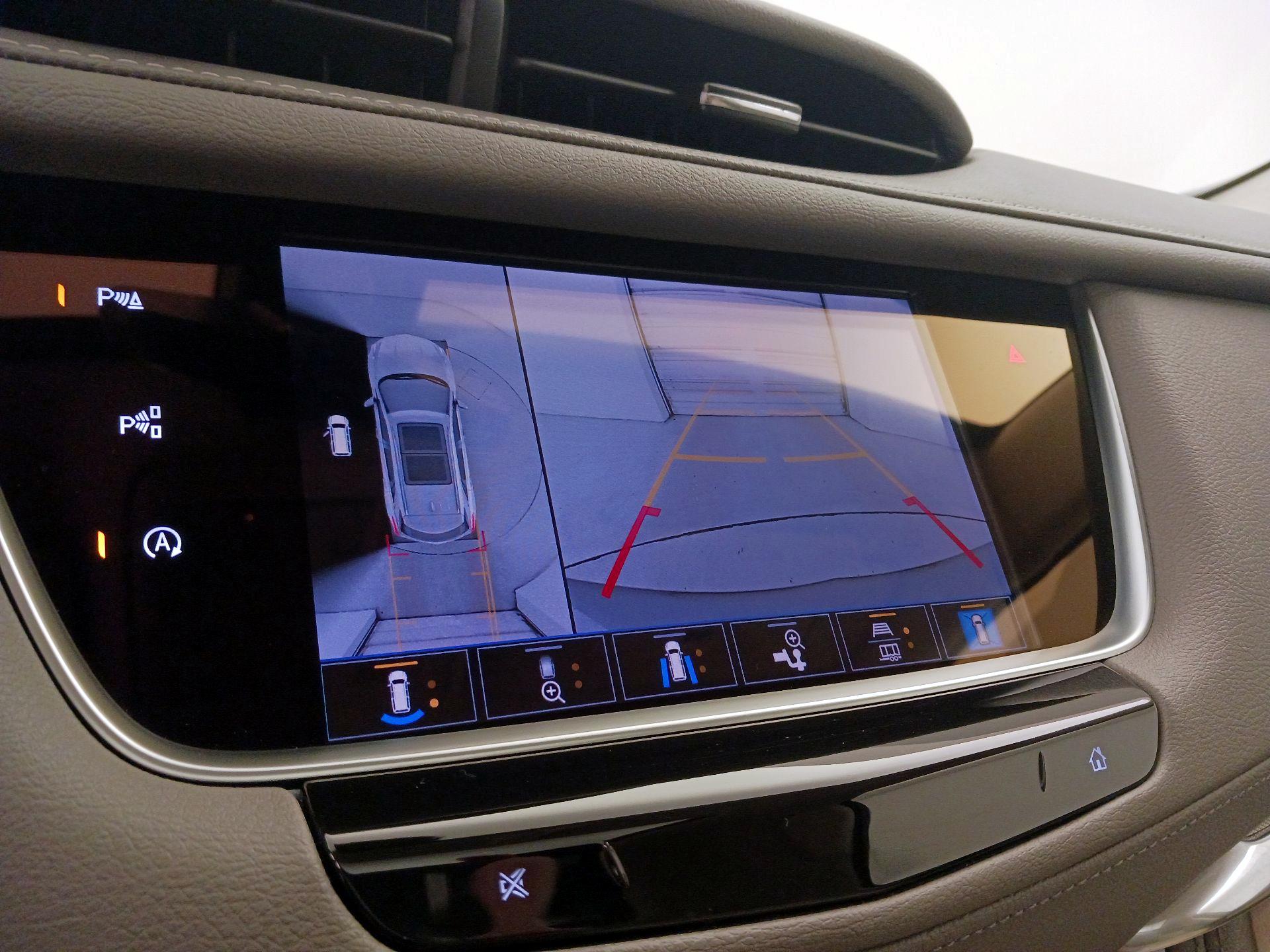 Thumbnail: 2023 Cadillac XT5 - 14