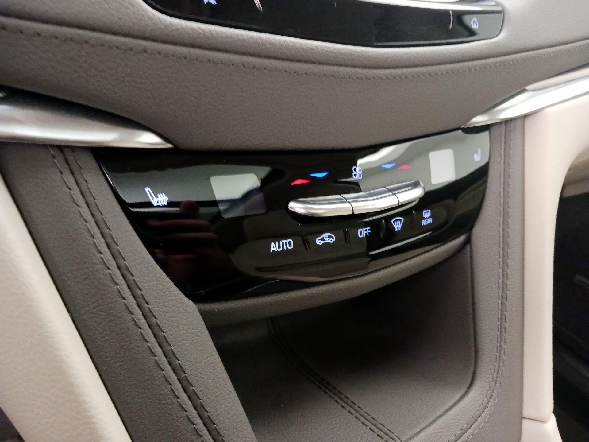 Thumbnail: 2023 Cadillac XT5 - 16