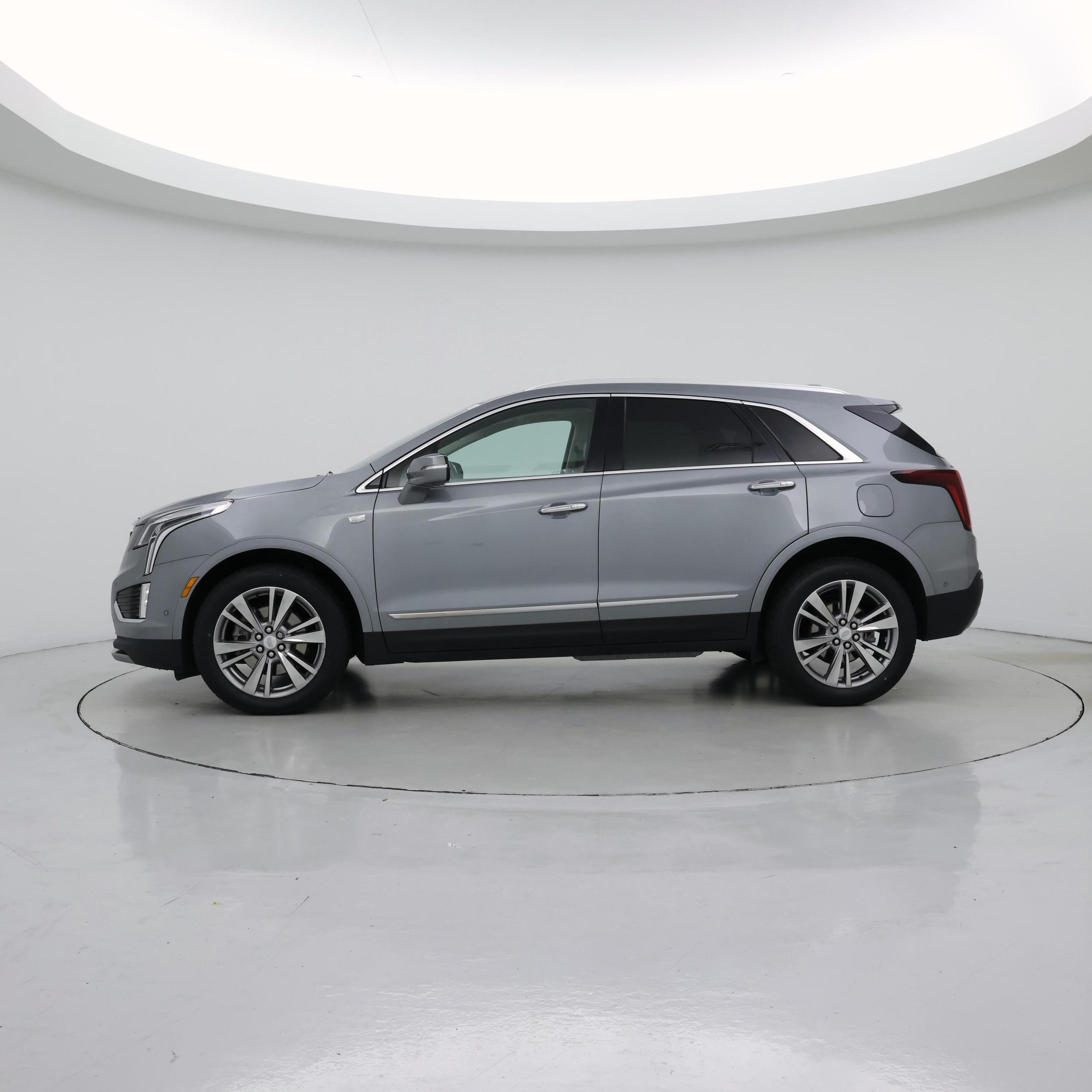 Thumbnail: 2023 Cadillac XT5 - 3