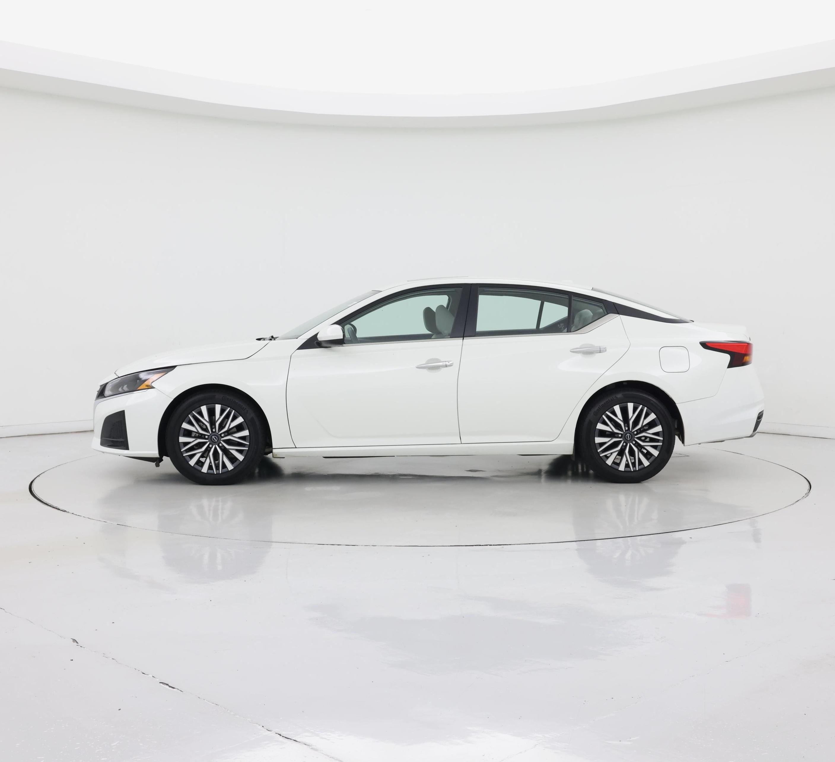 Thumbnail: 2023 Nissan Altima - 3