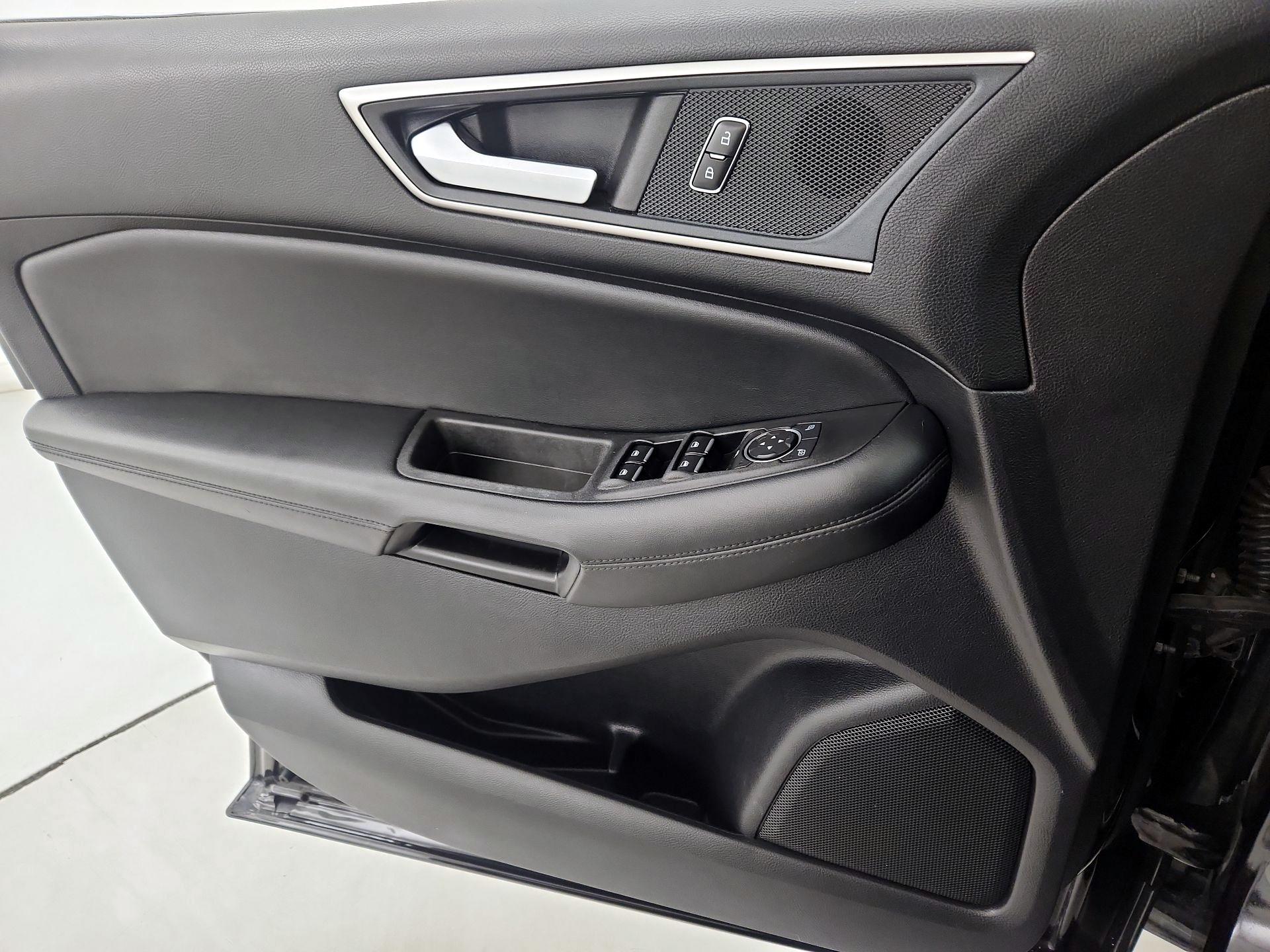 Thumbnail: 2021 Ford Edge - 12