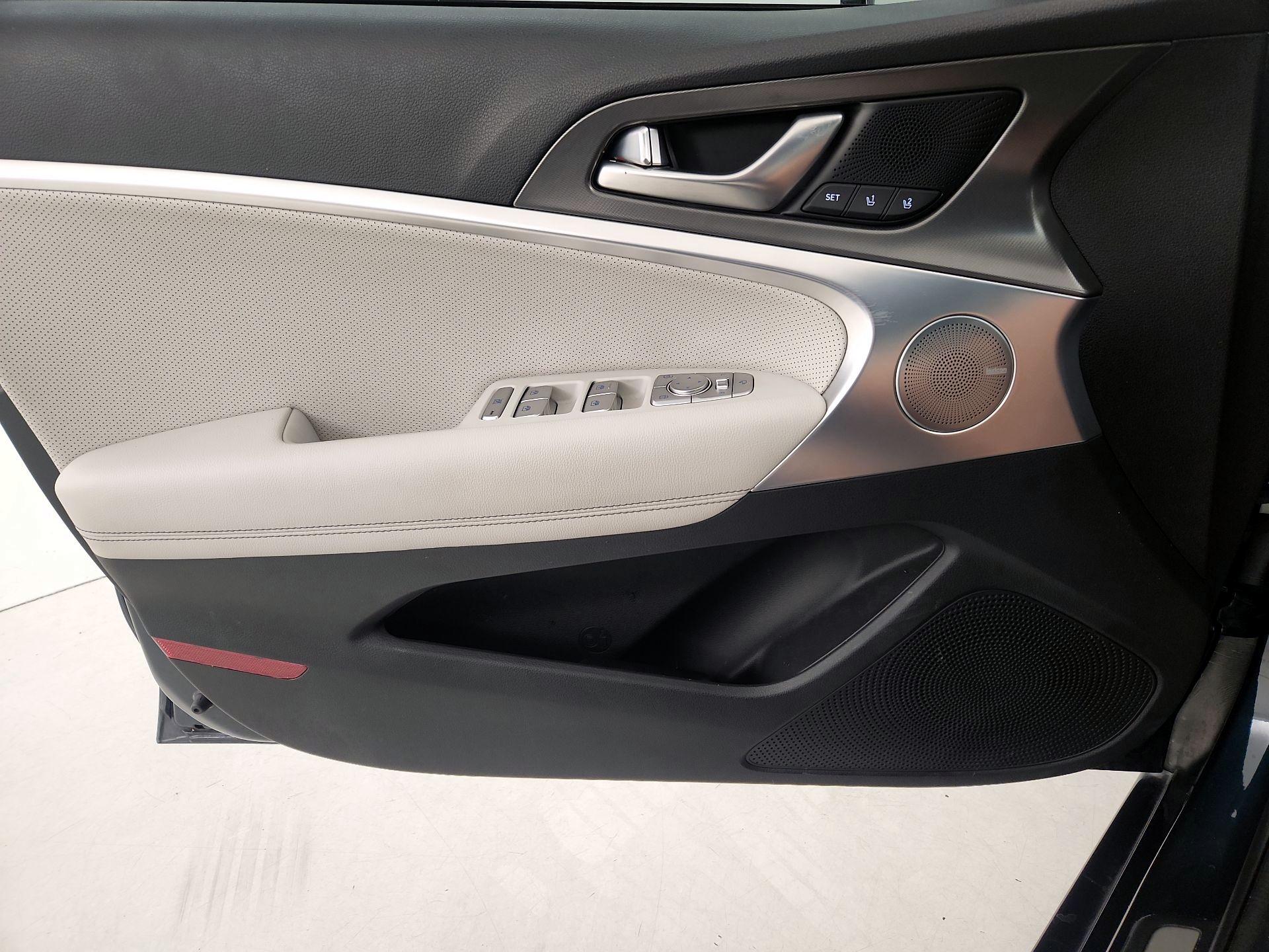 Thumbnail: 2024 Genesis G70 - 12