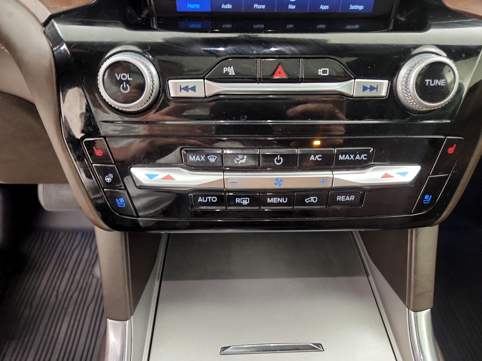 Thumbnail: 2022 Ford Explorer - 16
