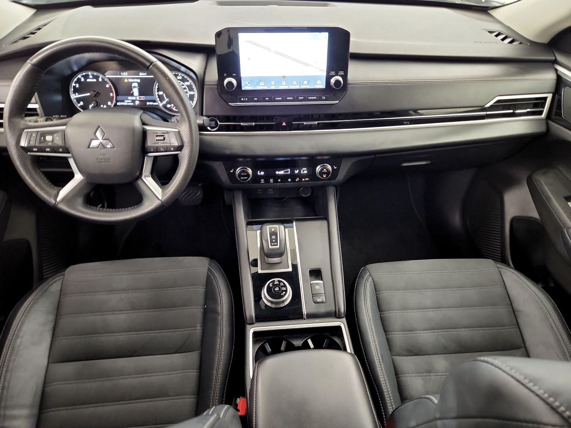 Thumbnail: 2023 Mitsubishi Outlander - 9