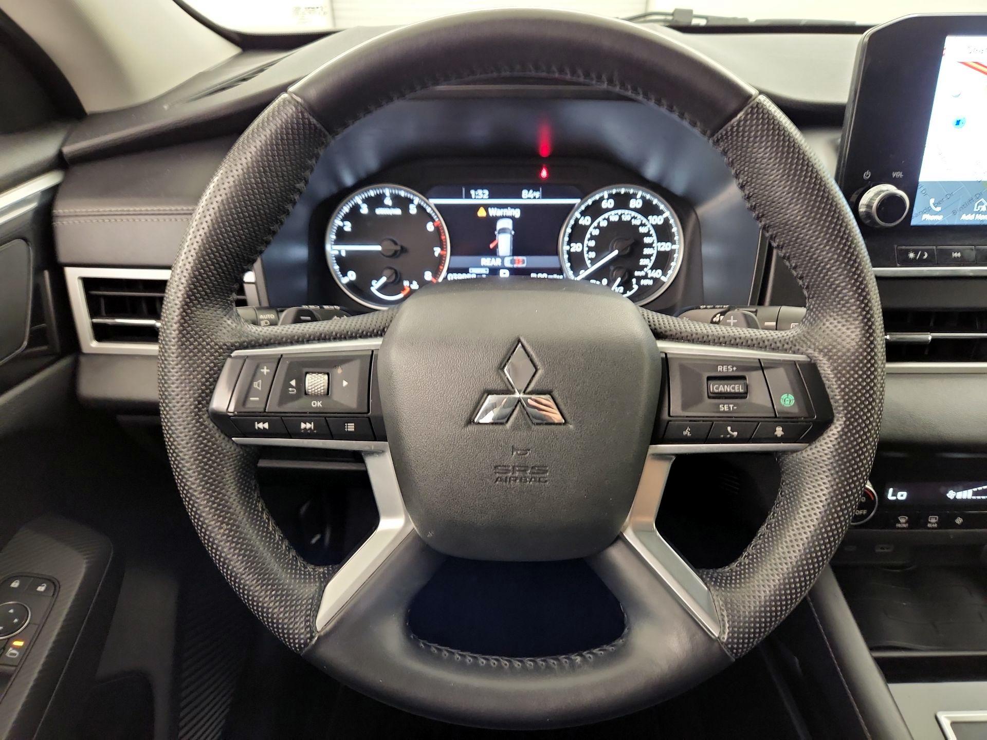 Thumbnail: 2023 Mitsubishi Outlander - 10