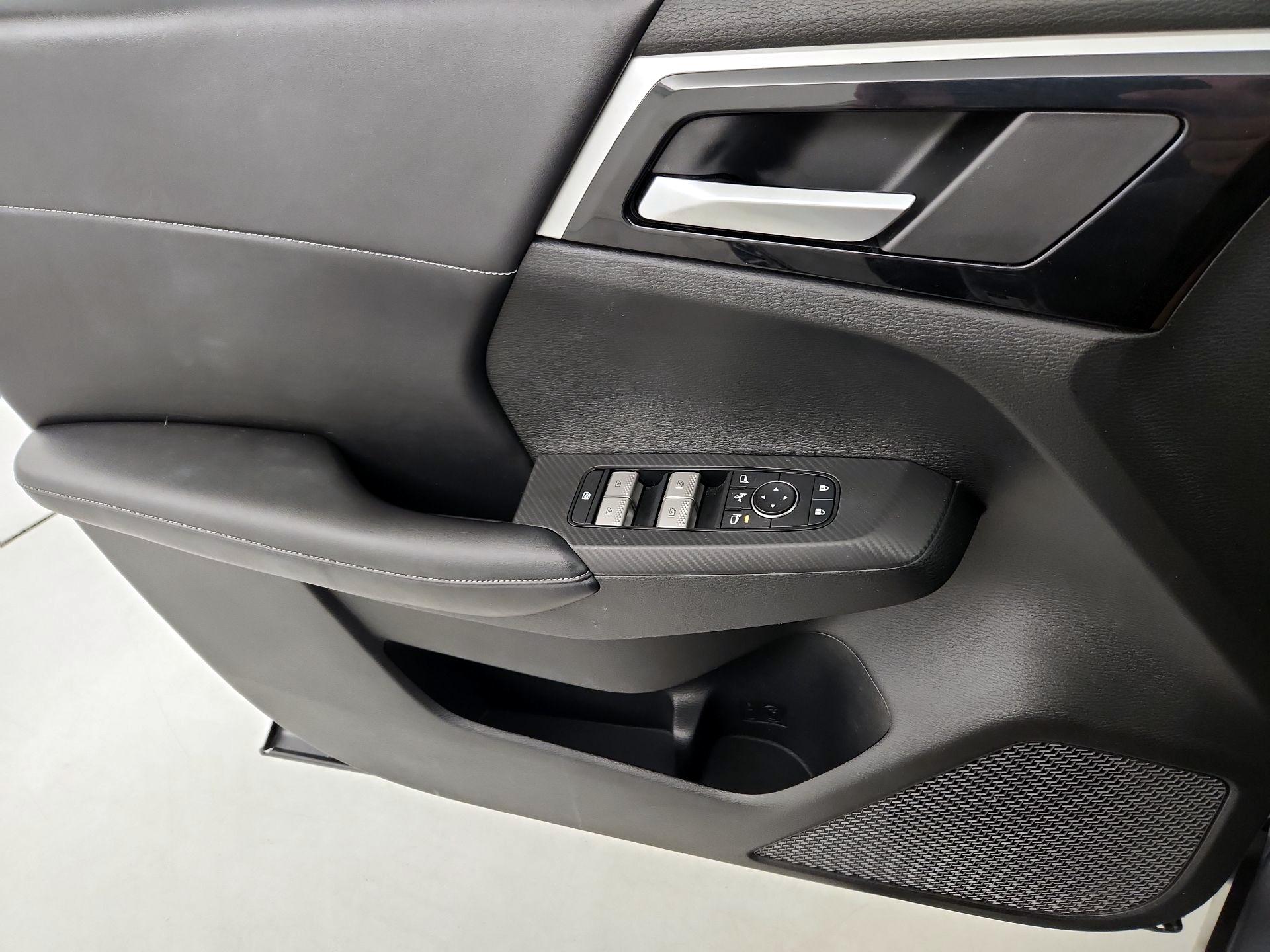 Thumbnail: 2023 Mitsubishi Outlander - 12