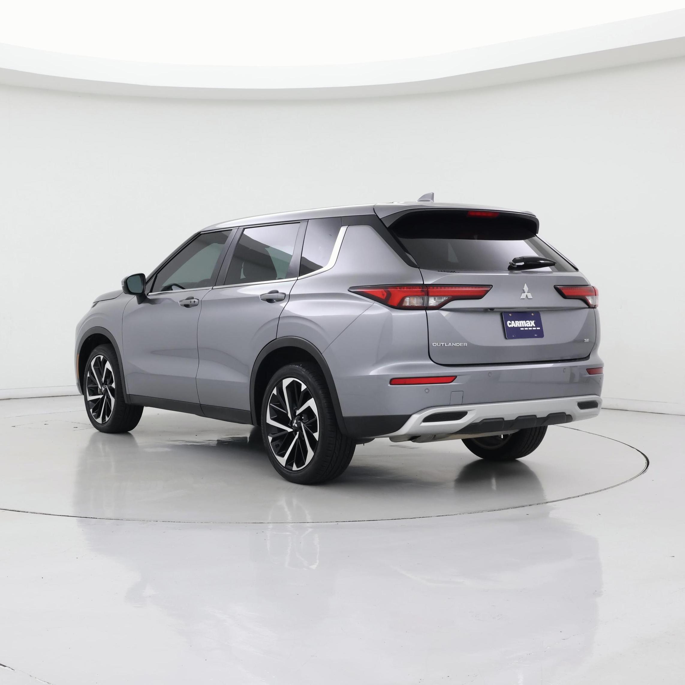 Thumbnail: 2023 Mitsubishi Outlander - 2