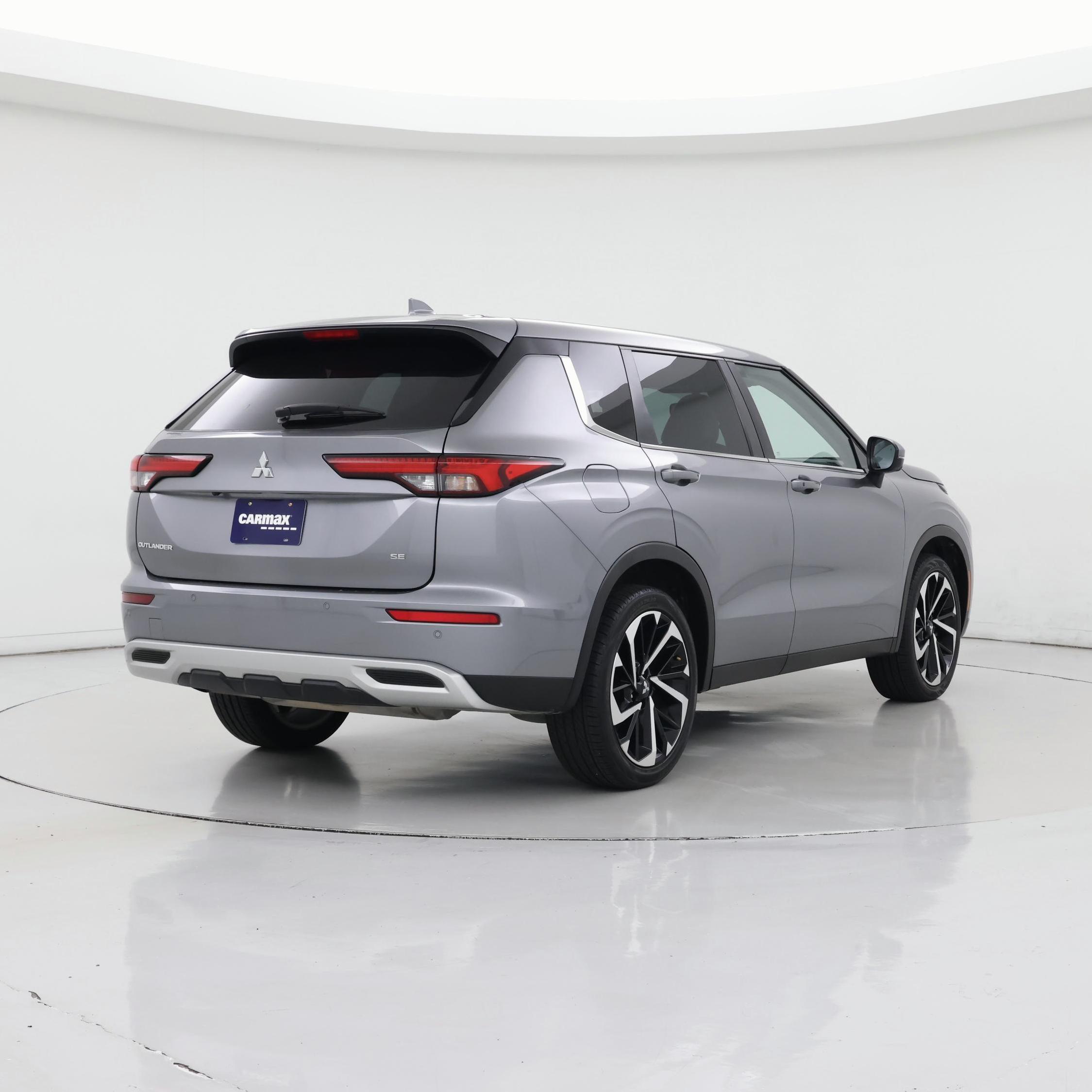 Thumbnail: 2023 Mitsubishi Outlander - 8