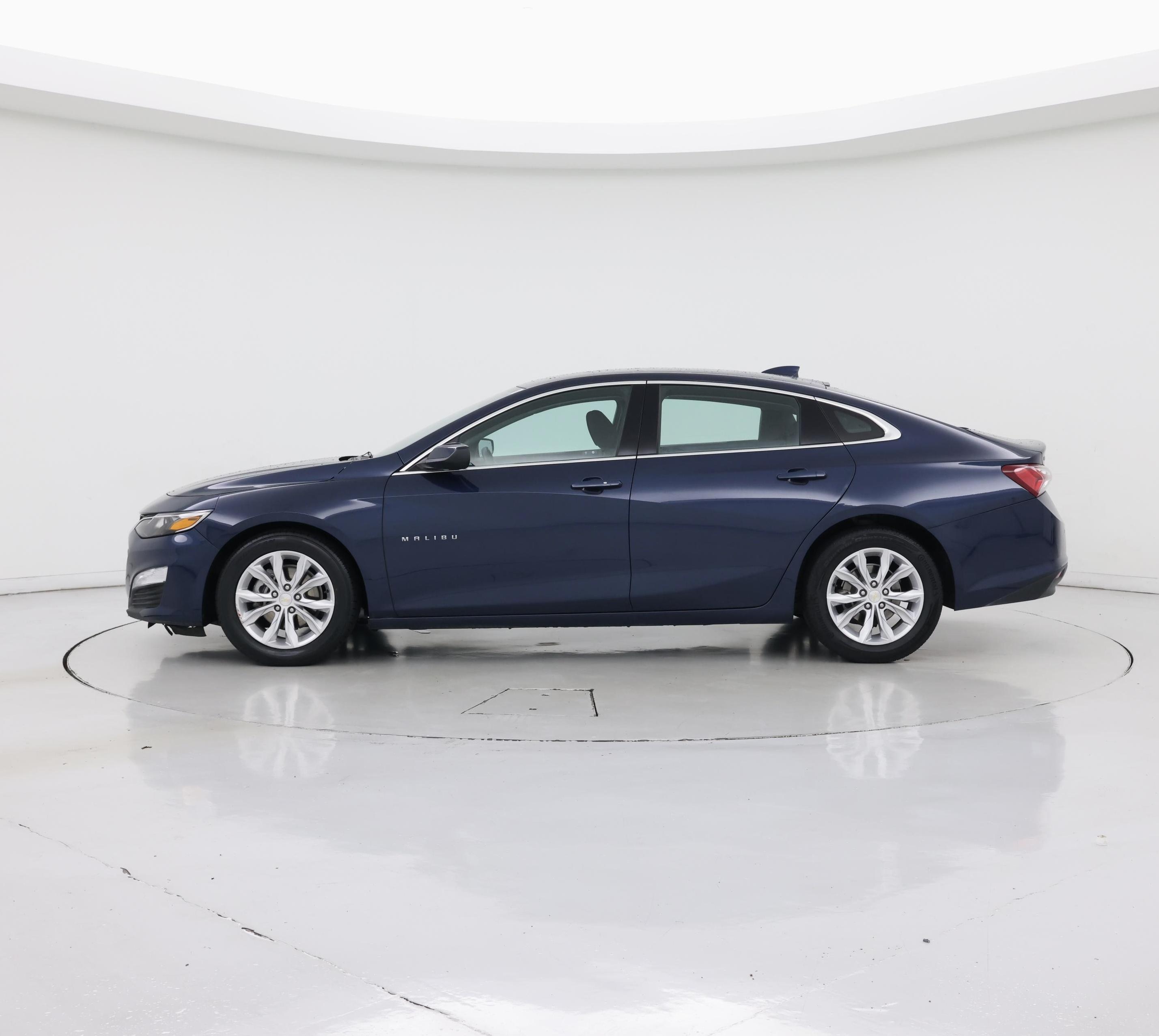 Thumbnail: 2021 Chevrolet Malibu - 3