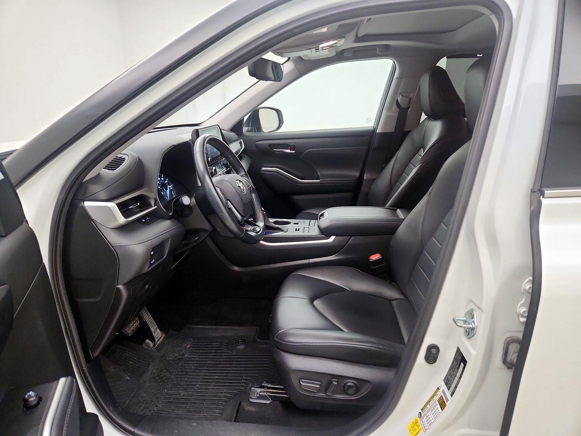 Thumbnail: 2021 Toyota Highlander - 11