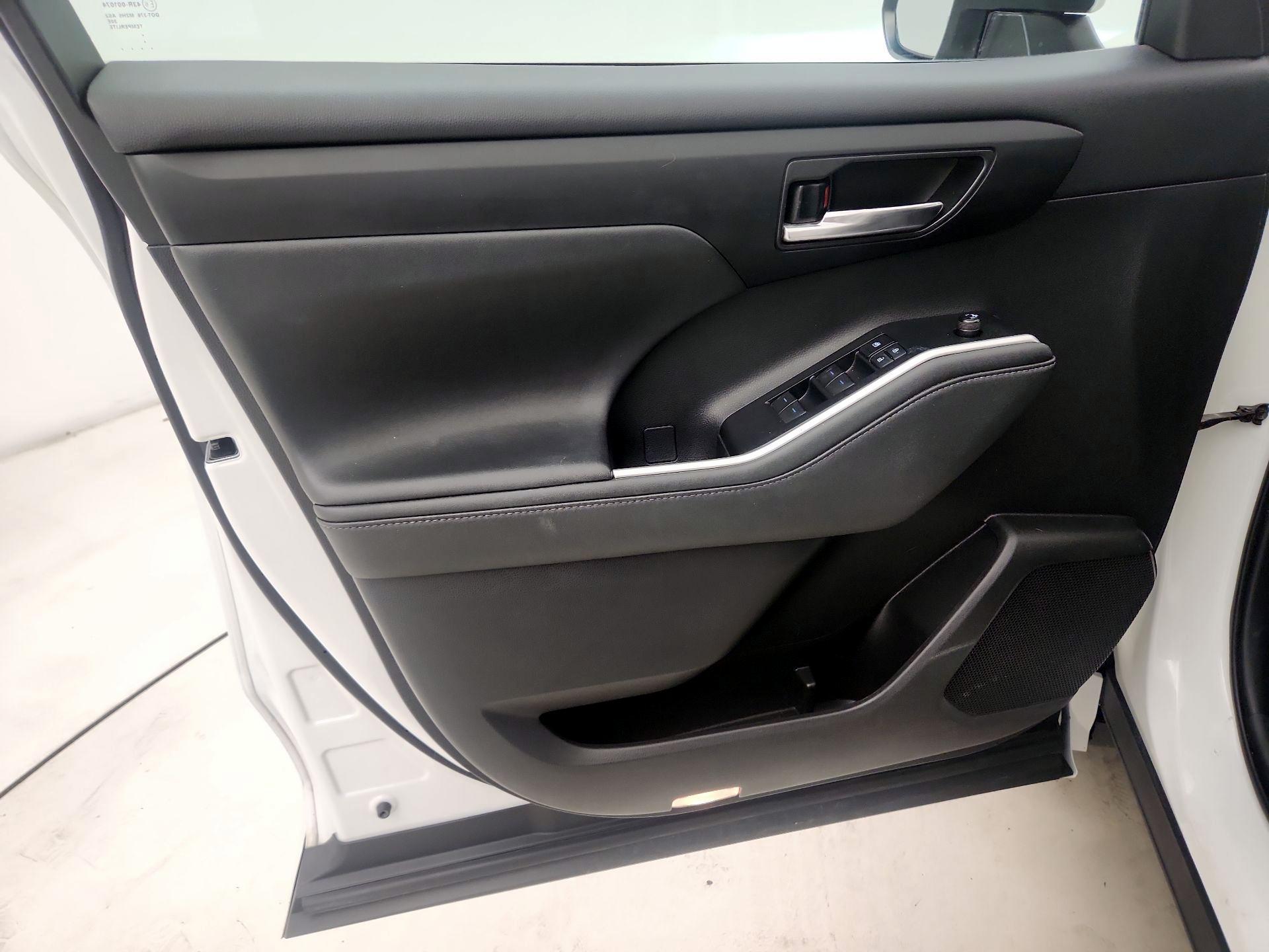 Thumbnail: 2021 Toyota Highlander - 12