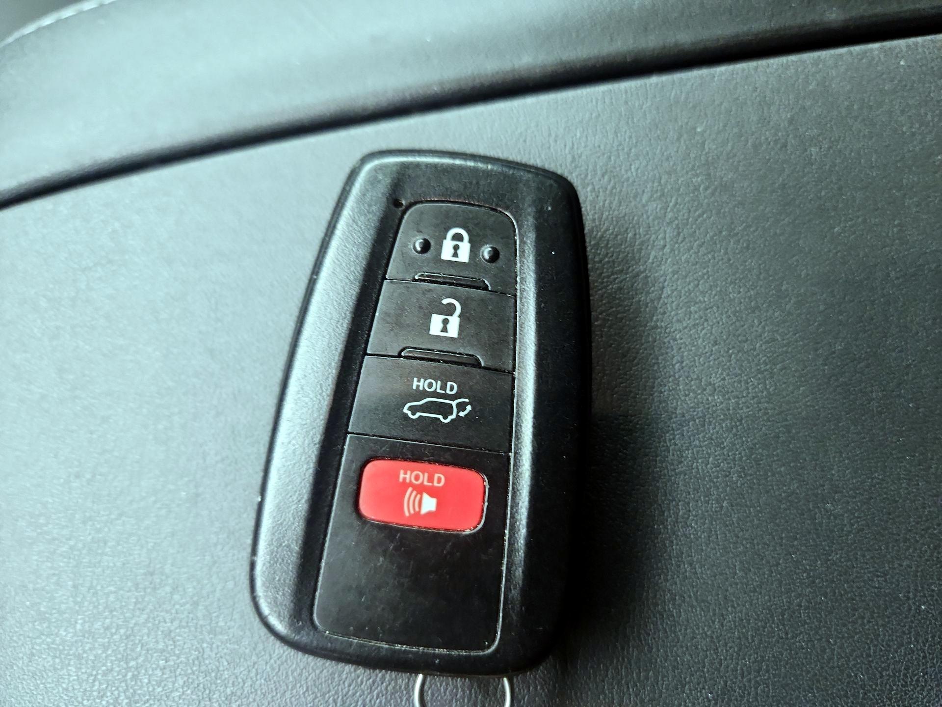 Thumbnail: 2021 Toyota Highlander - 18