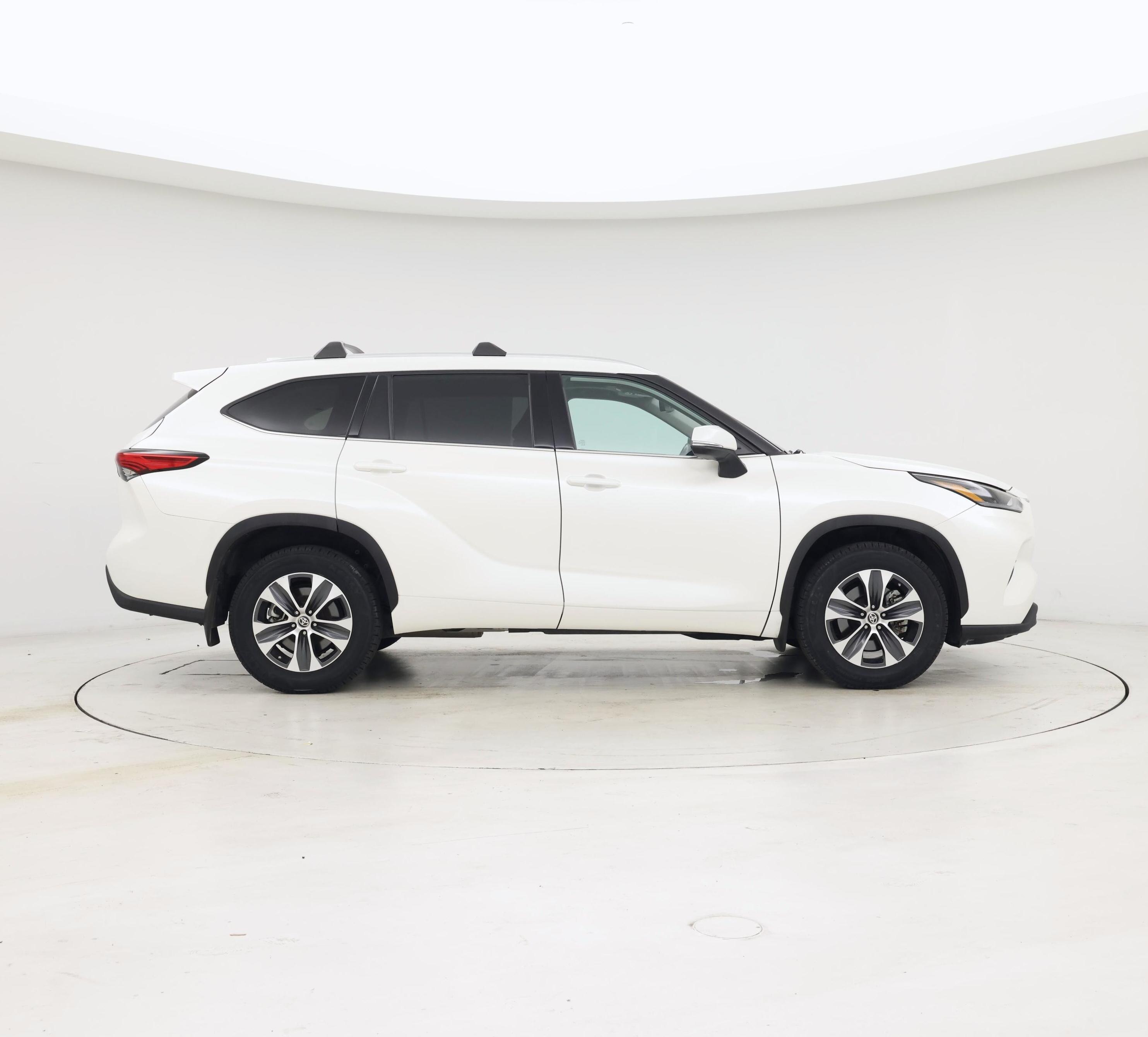 Thumbnail: 2021 Toyota Highlander - 7