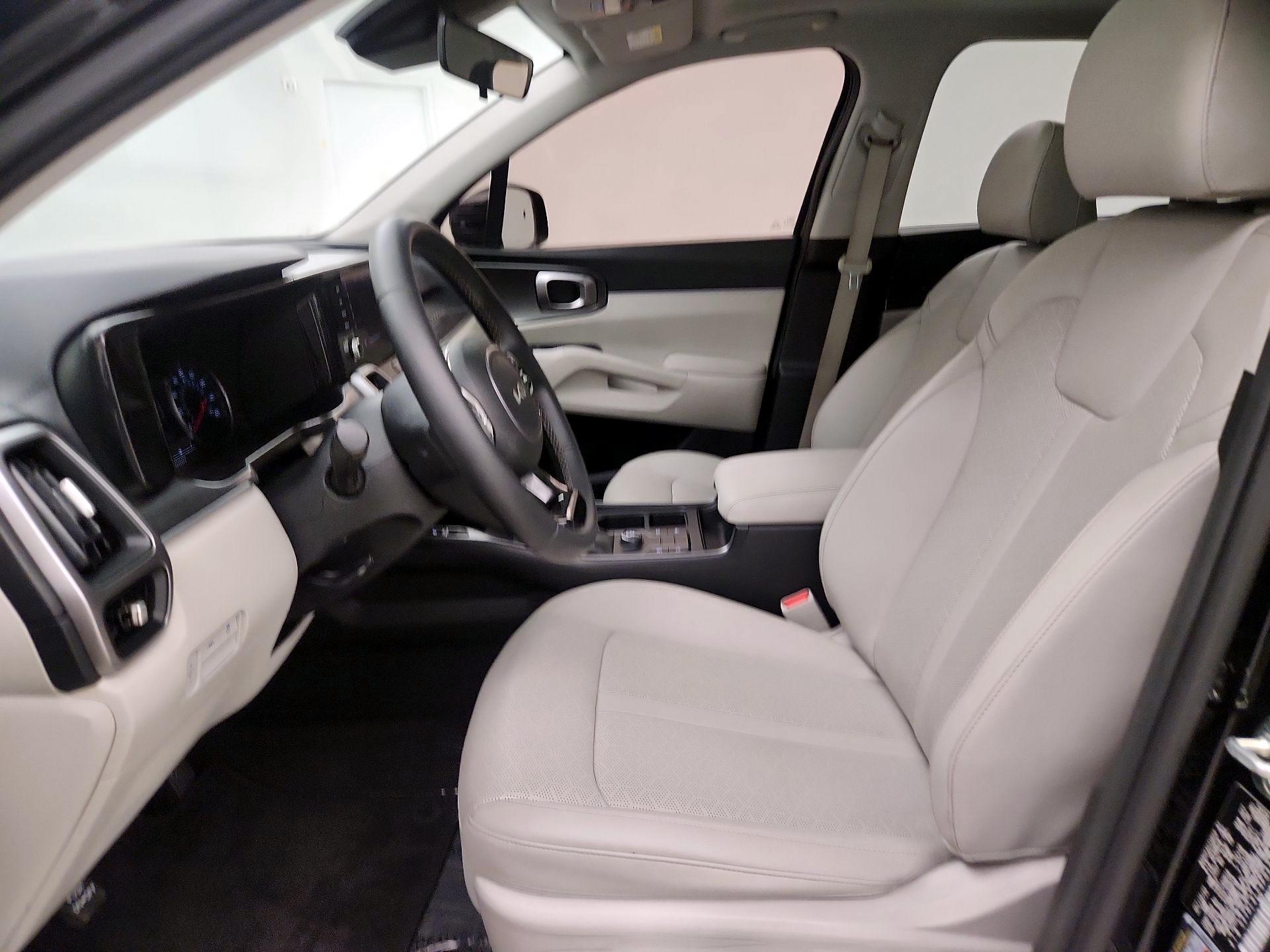 Thumbnail: 2023 Kia Sorento - 11