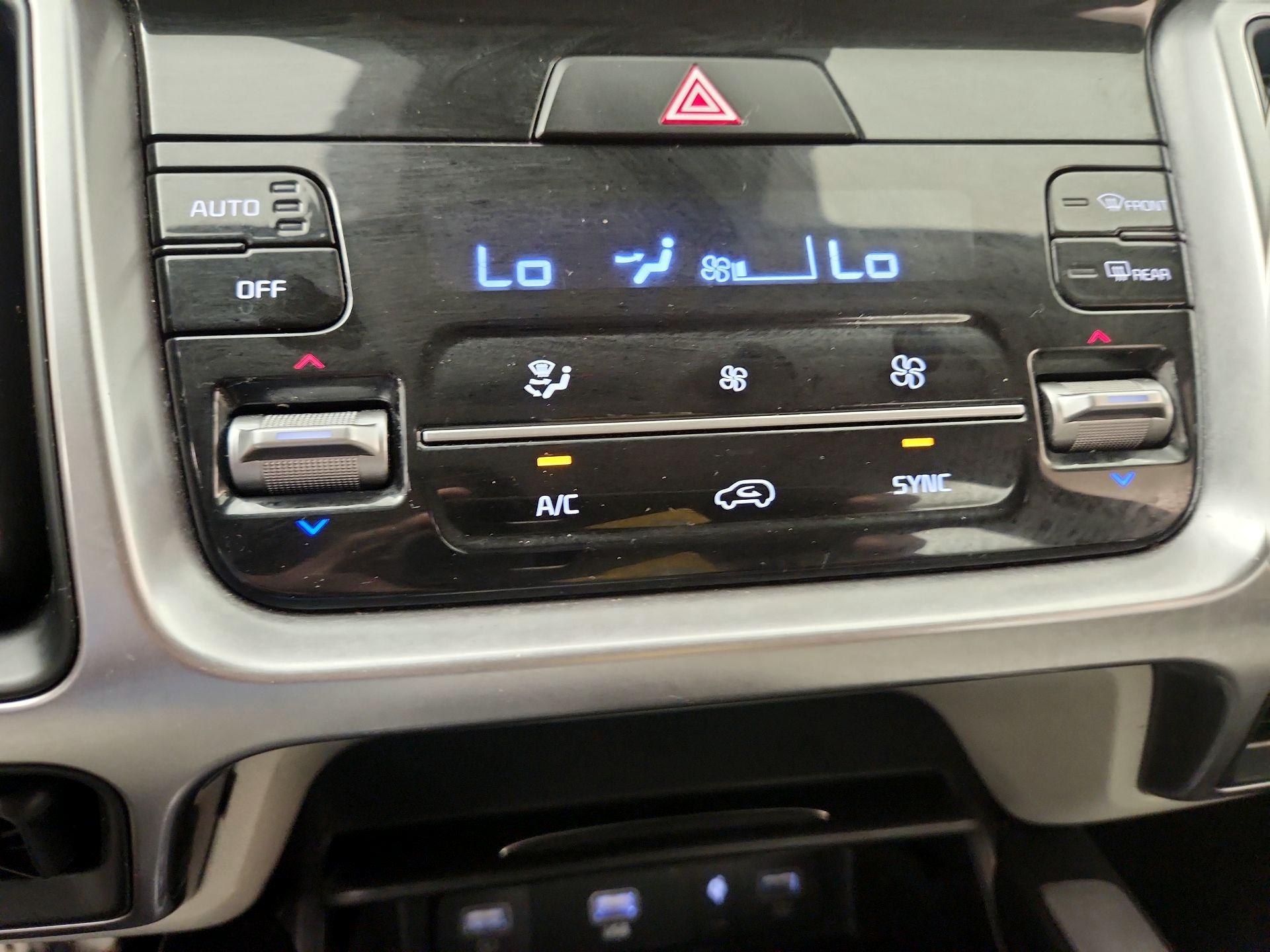Thumbnail: 2023 Kia Sorento - 17