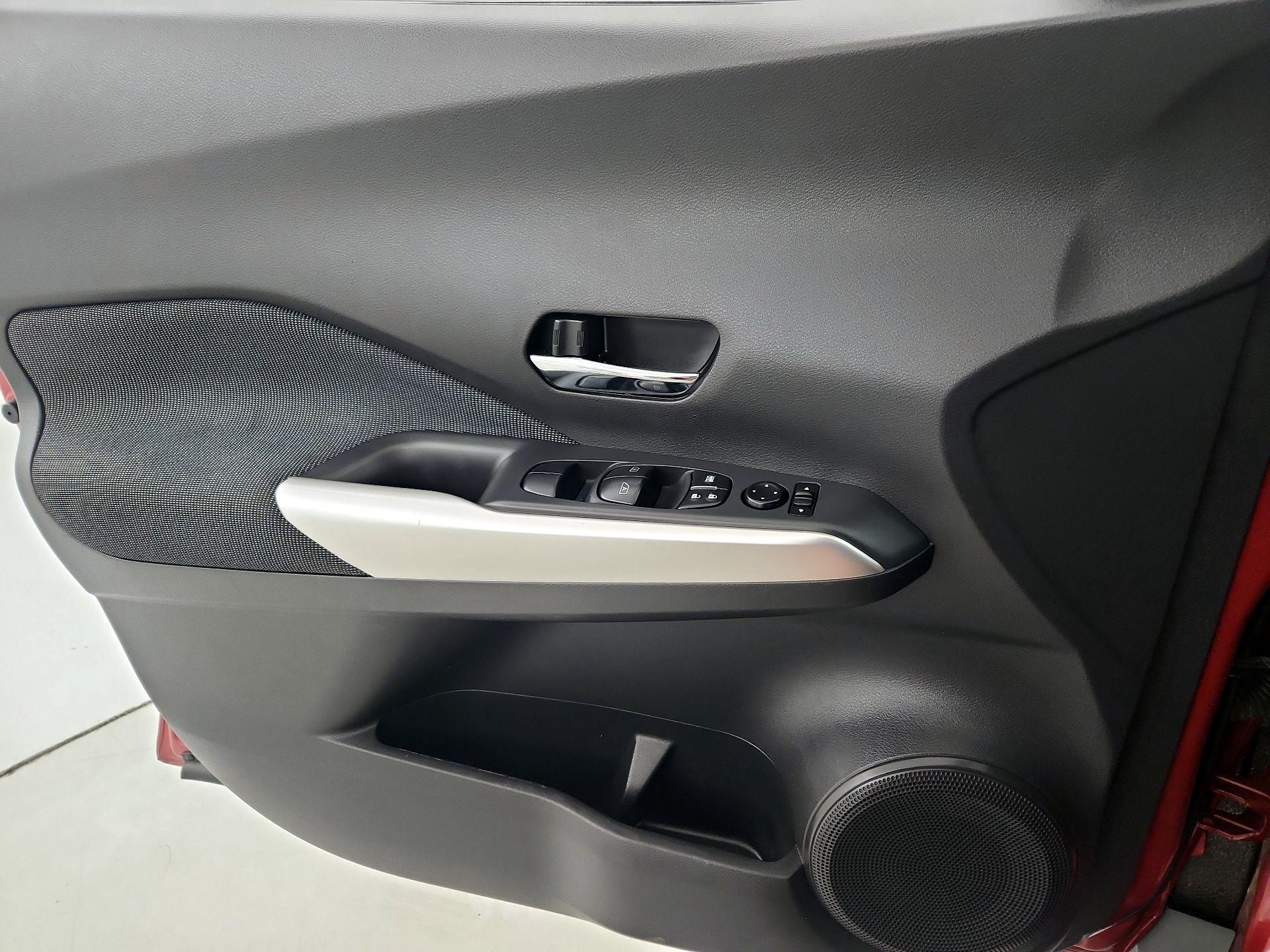 Thumbnail: 2020 Nissan Kicks - 12