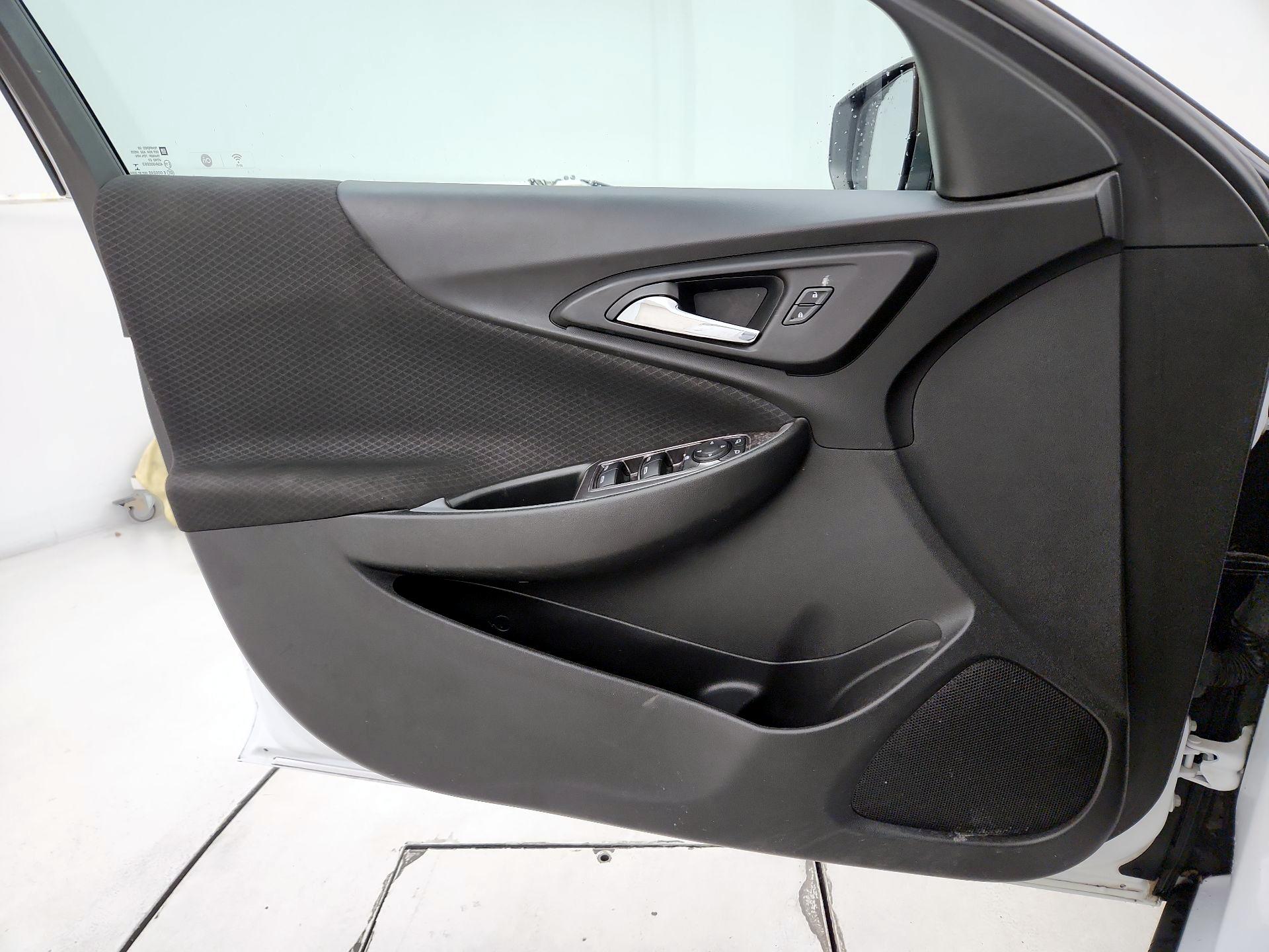 Thumbnail: 2020 Chevrolet Malibu - 10