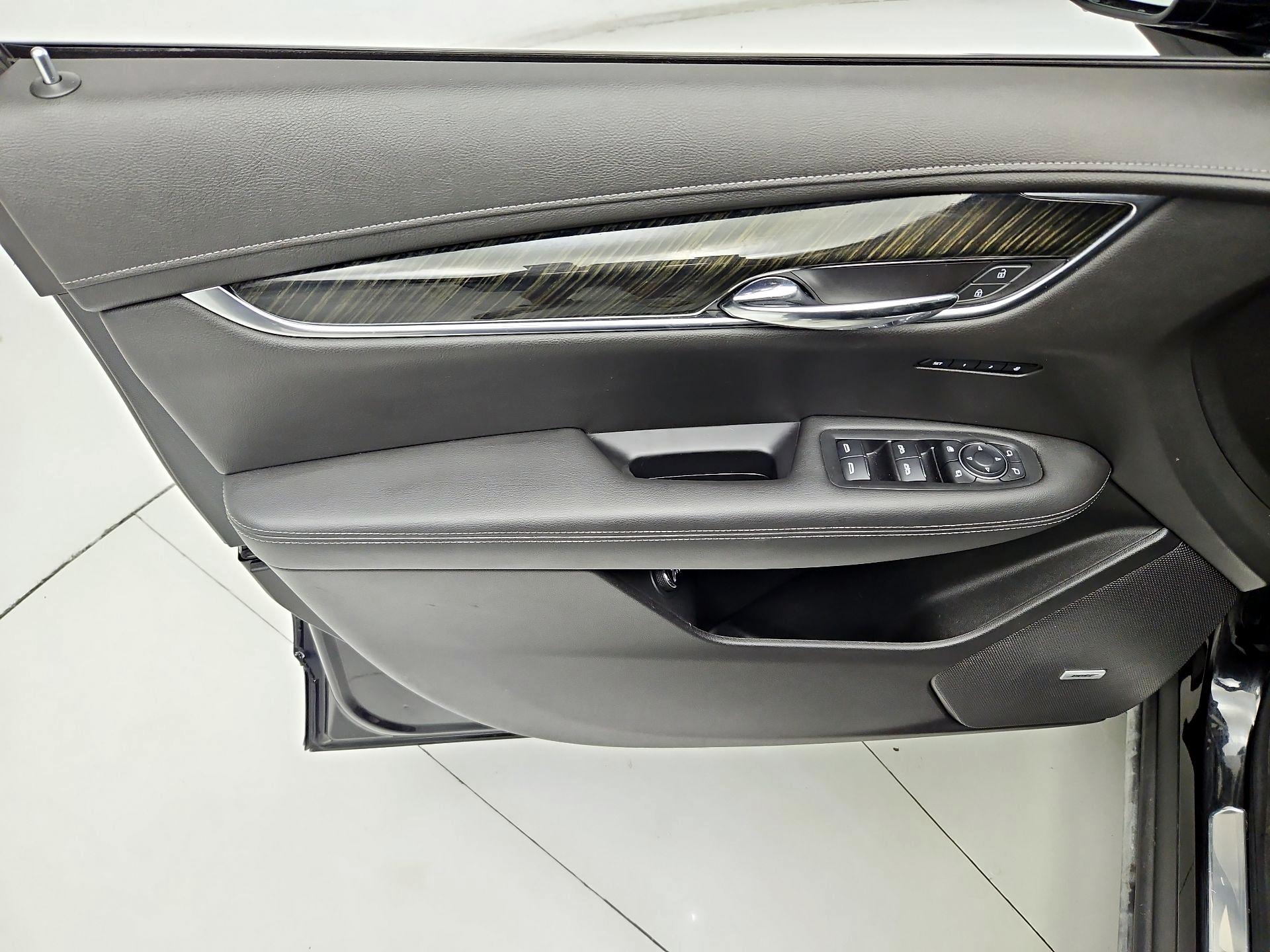Thumbnail: 2020 Cadillac XT6 - 12