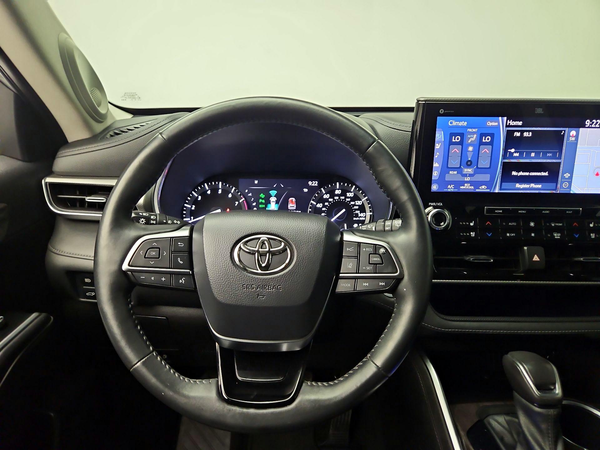 Thumbnail: 2021 Toyota Highlander - 10