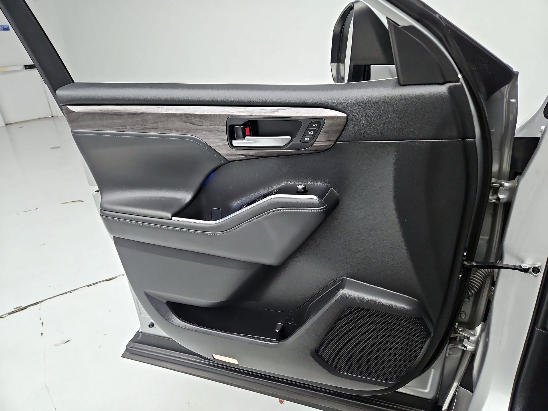 Thumbnail: 2021 Toyota Highlander - 12