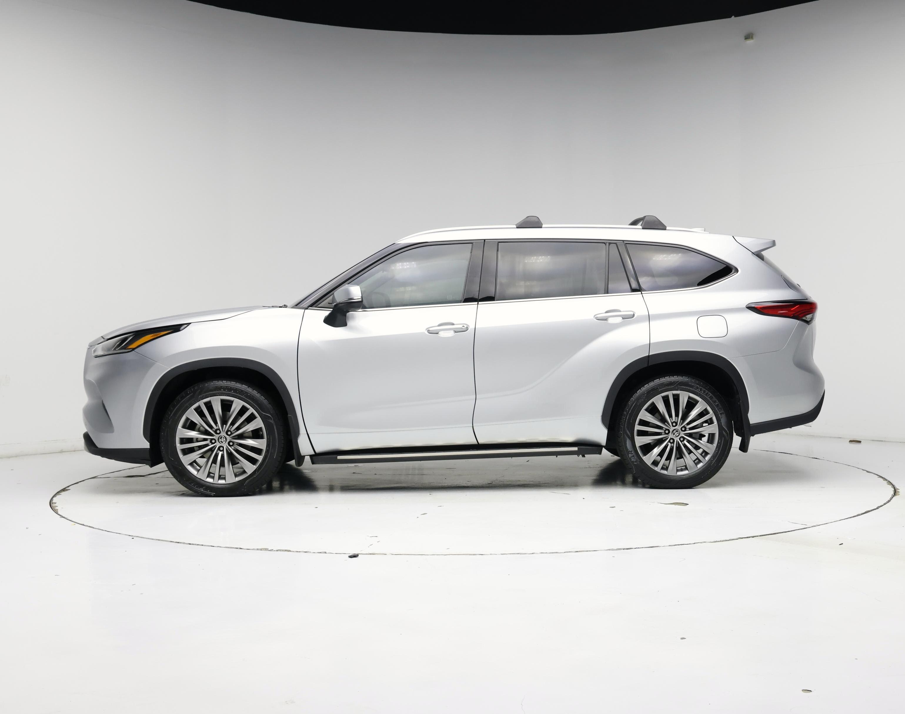 Thumbnail: 2021 Toyota Highlander - 3