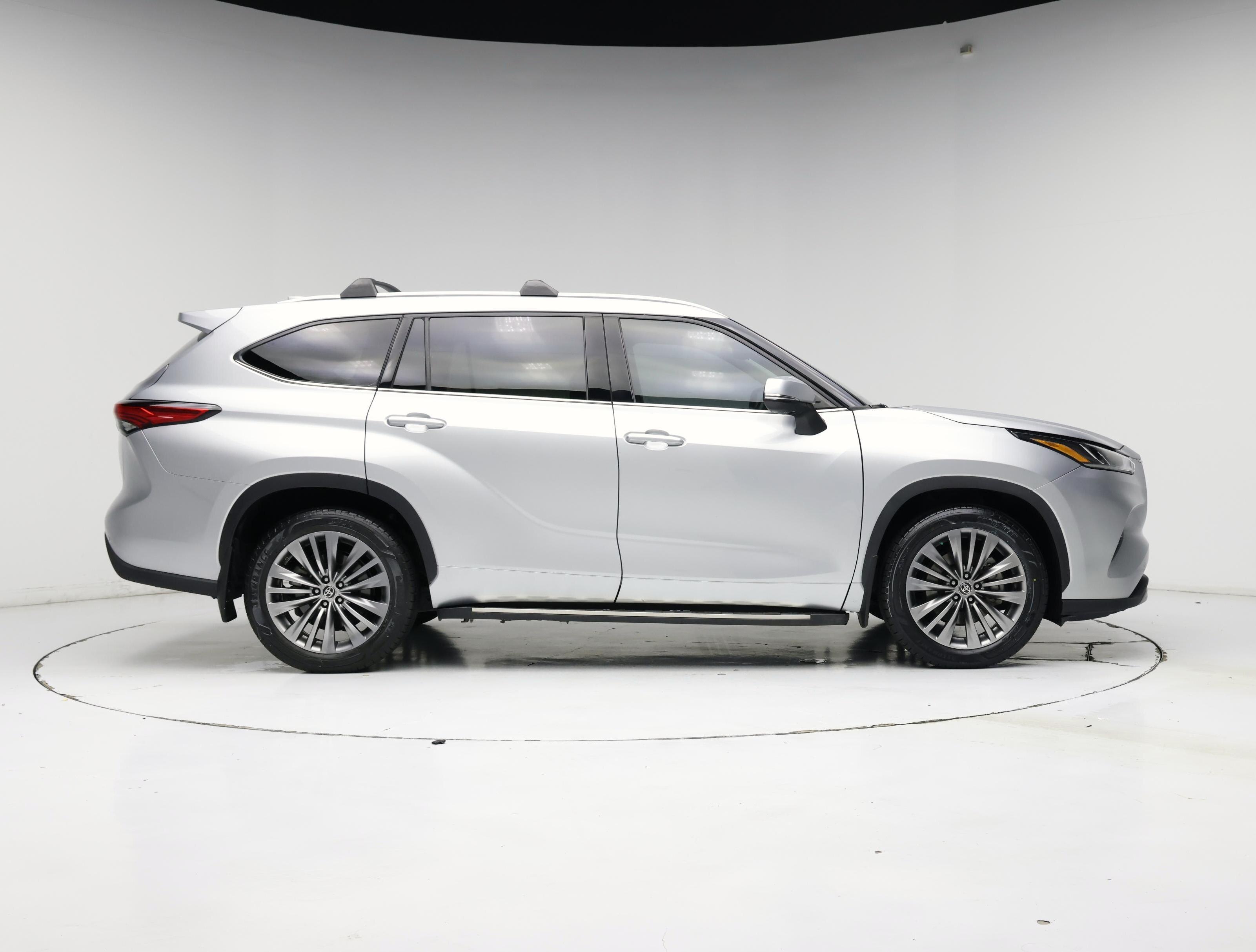 Thumbnail: 2021 Toyota Highlander - 7
