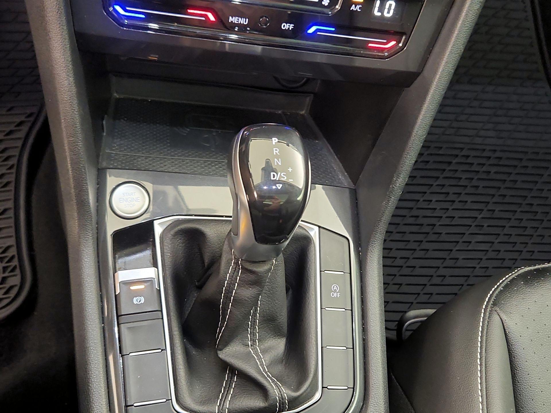 Thumbnail: 2022 Volkswagen Tiguan - 17