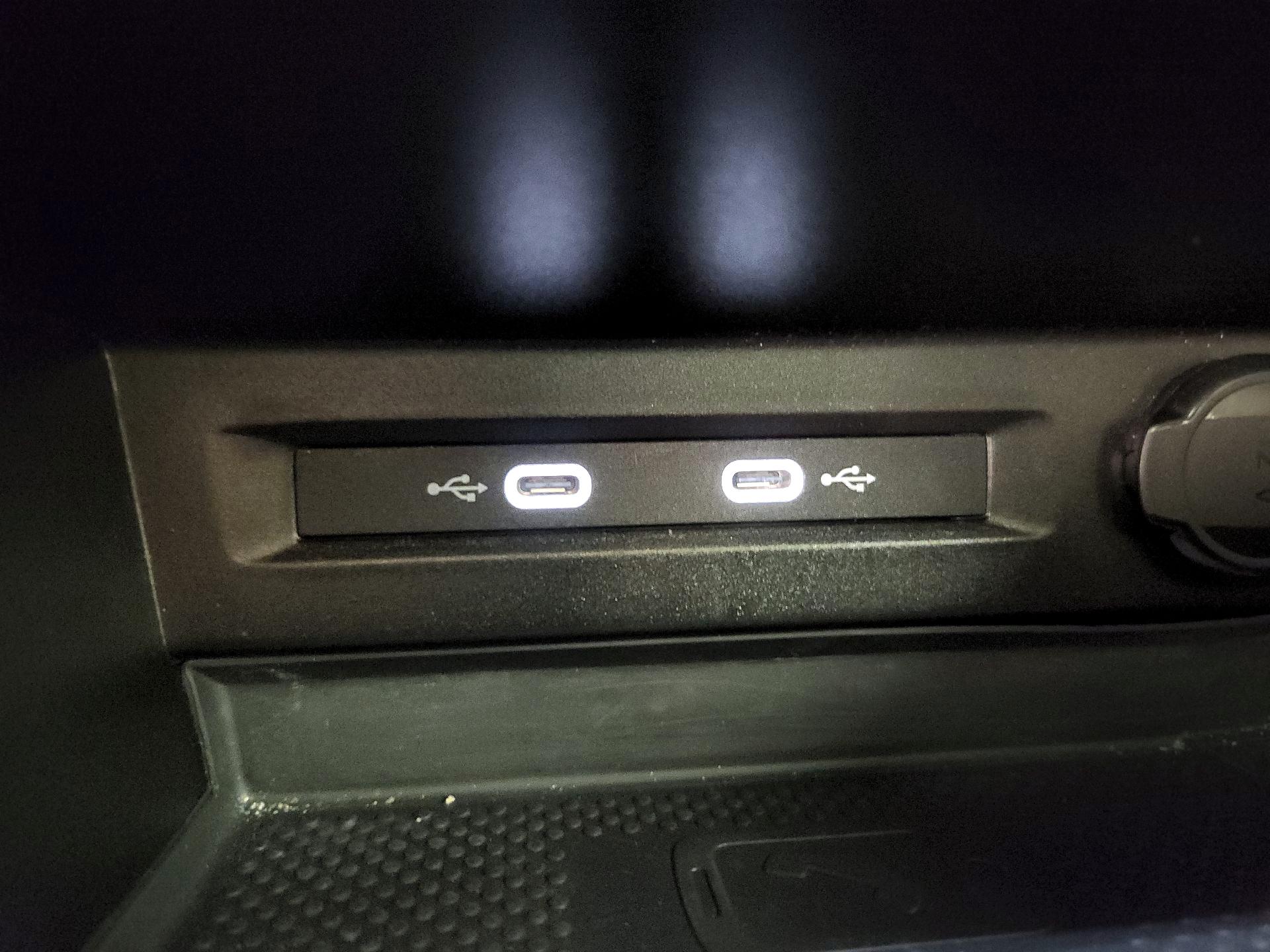 Thumbnail: 2022 Volkswagen Tiguan - 18